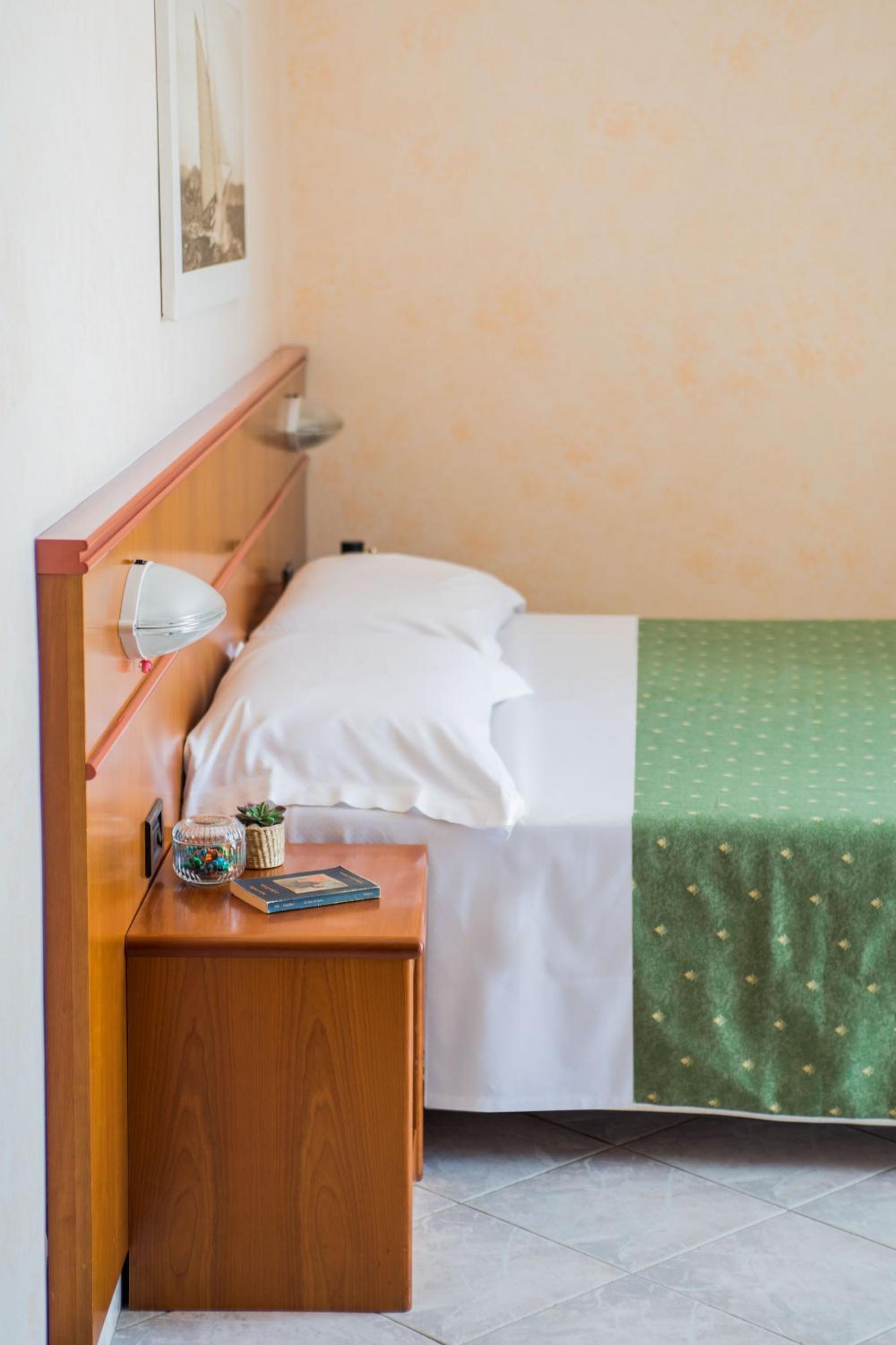 Single Room photo 1