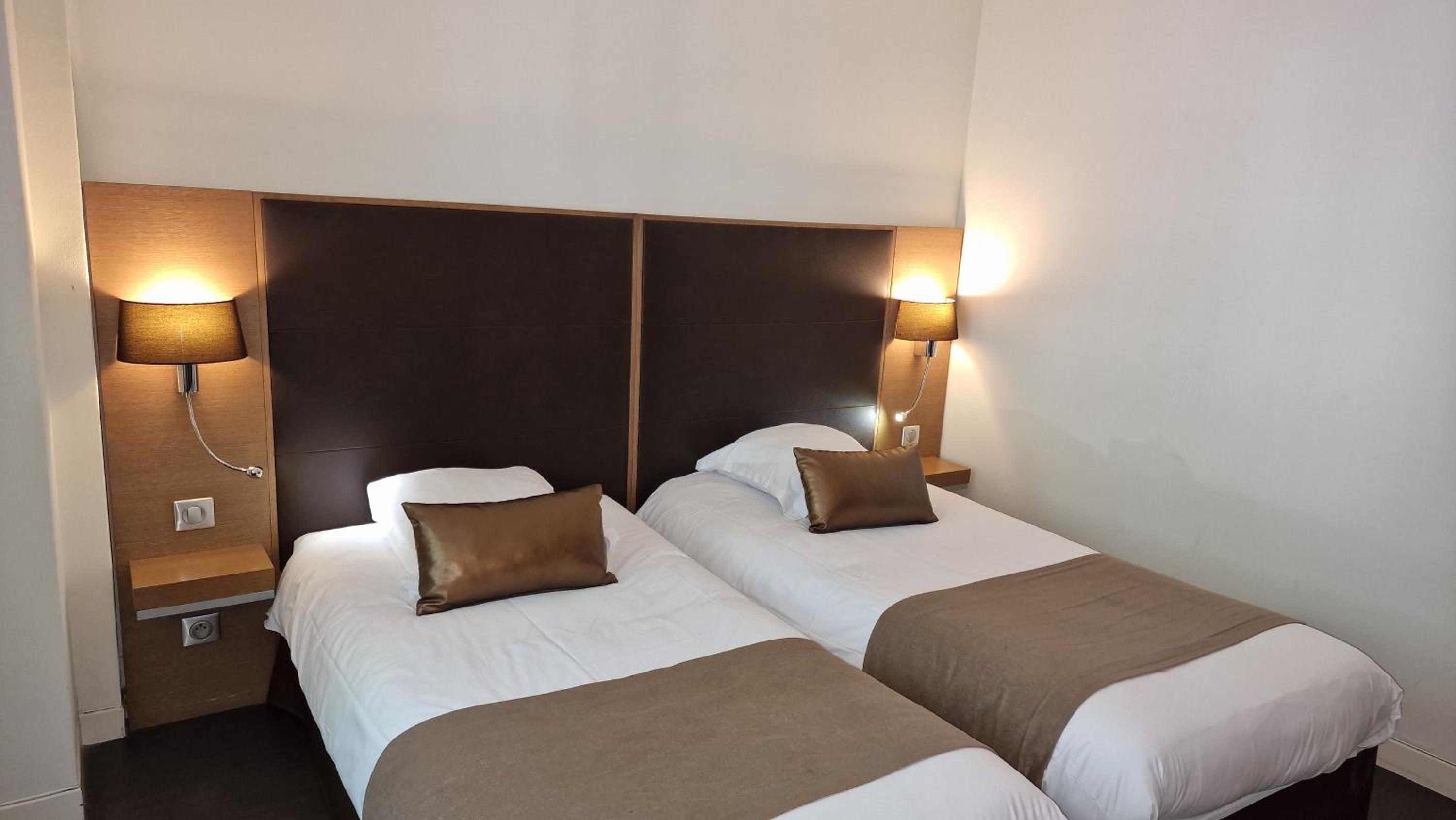 Twin Room - Photo 5