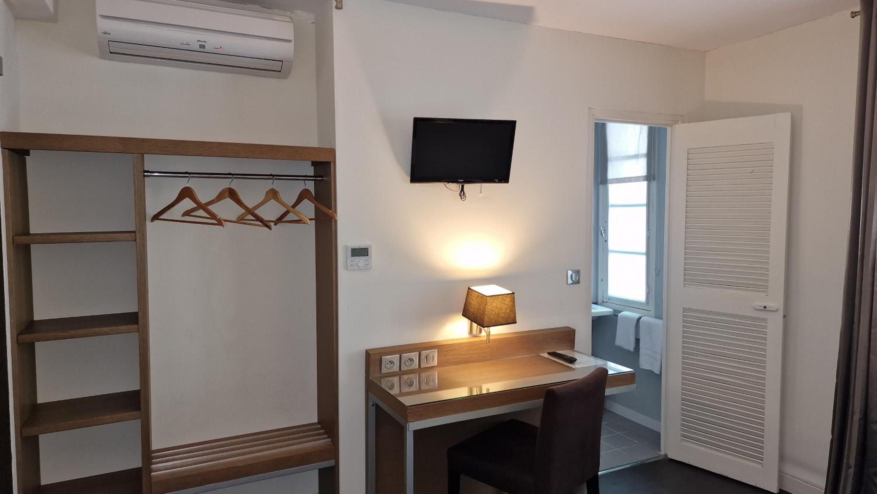 Twin Room - Photo 1