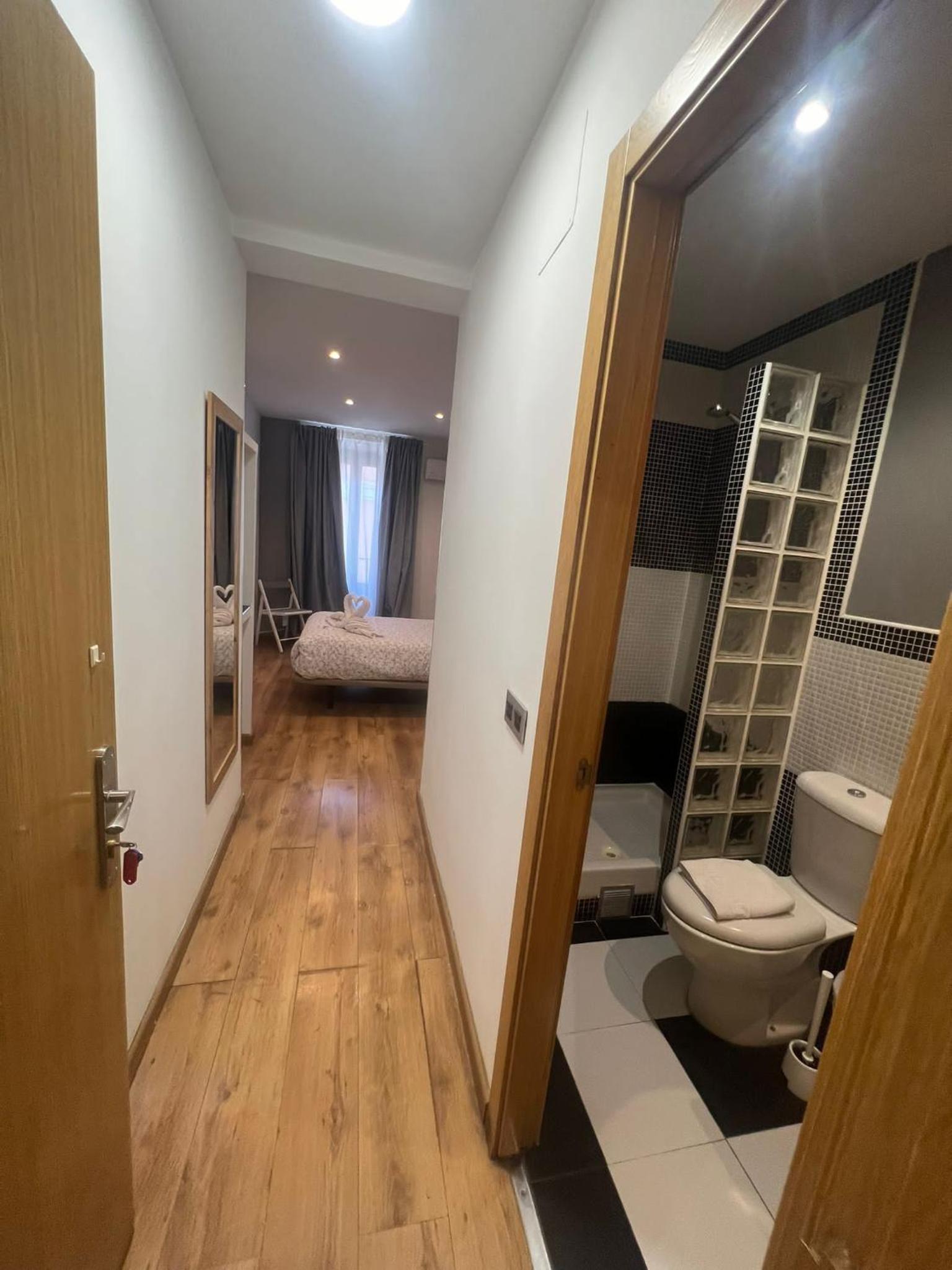 Double Room with Private Bathroom photo 2