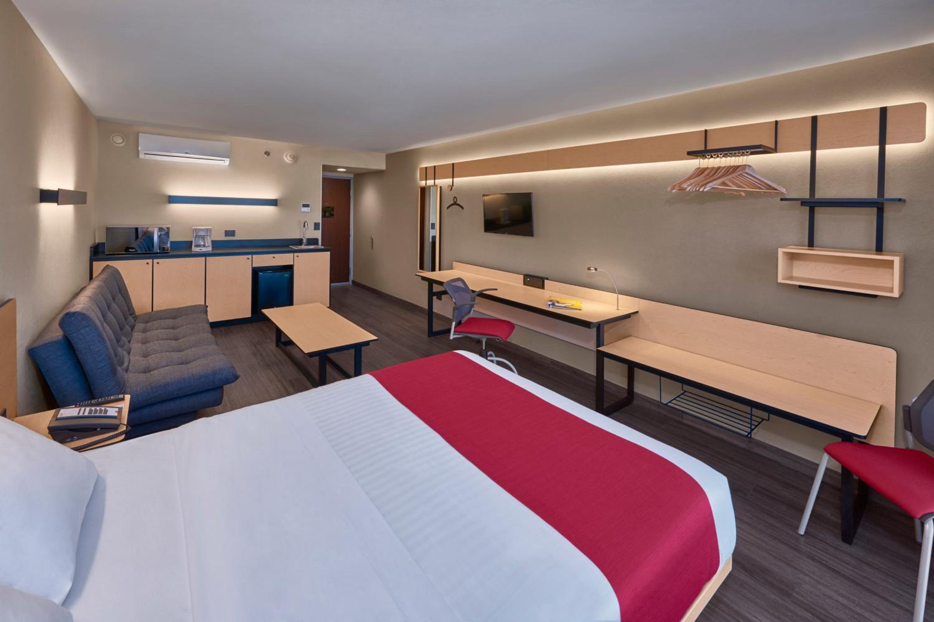 Superior Queen Room with Sofa Bed photo 3