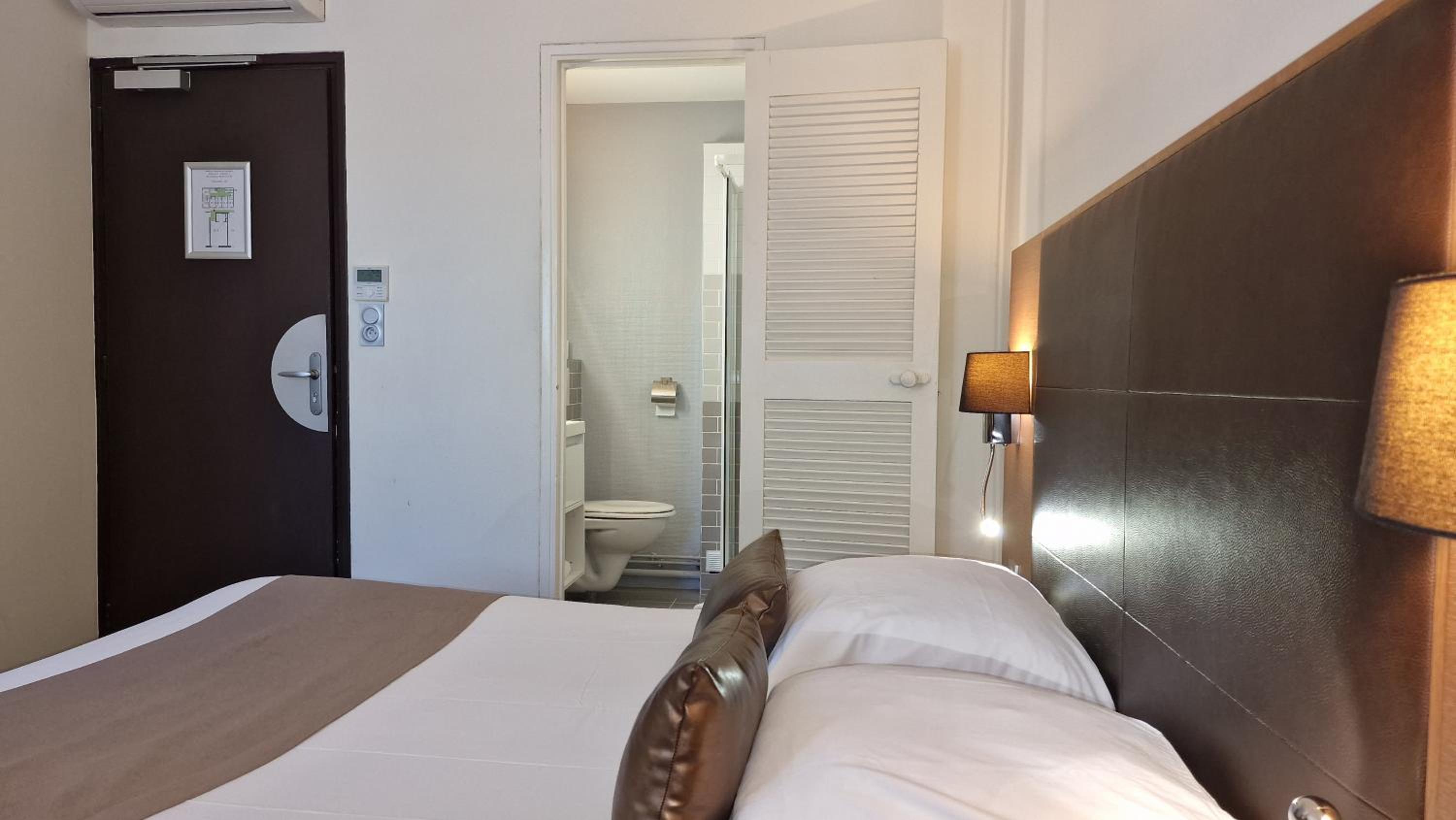 Double Room - Photo 7