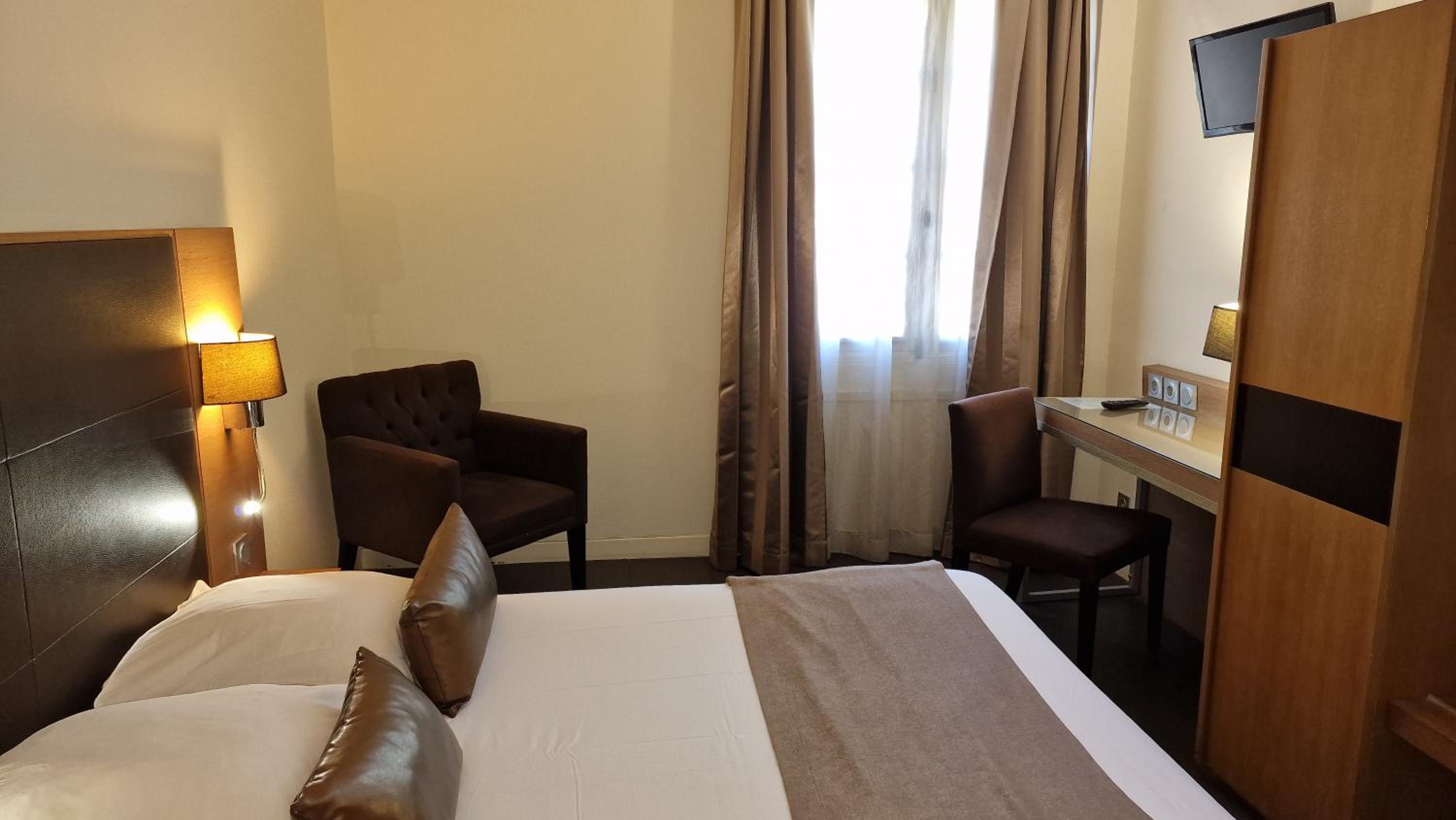 Double Room - Photo 6