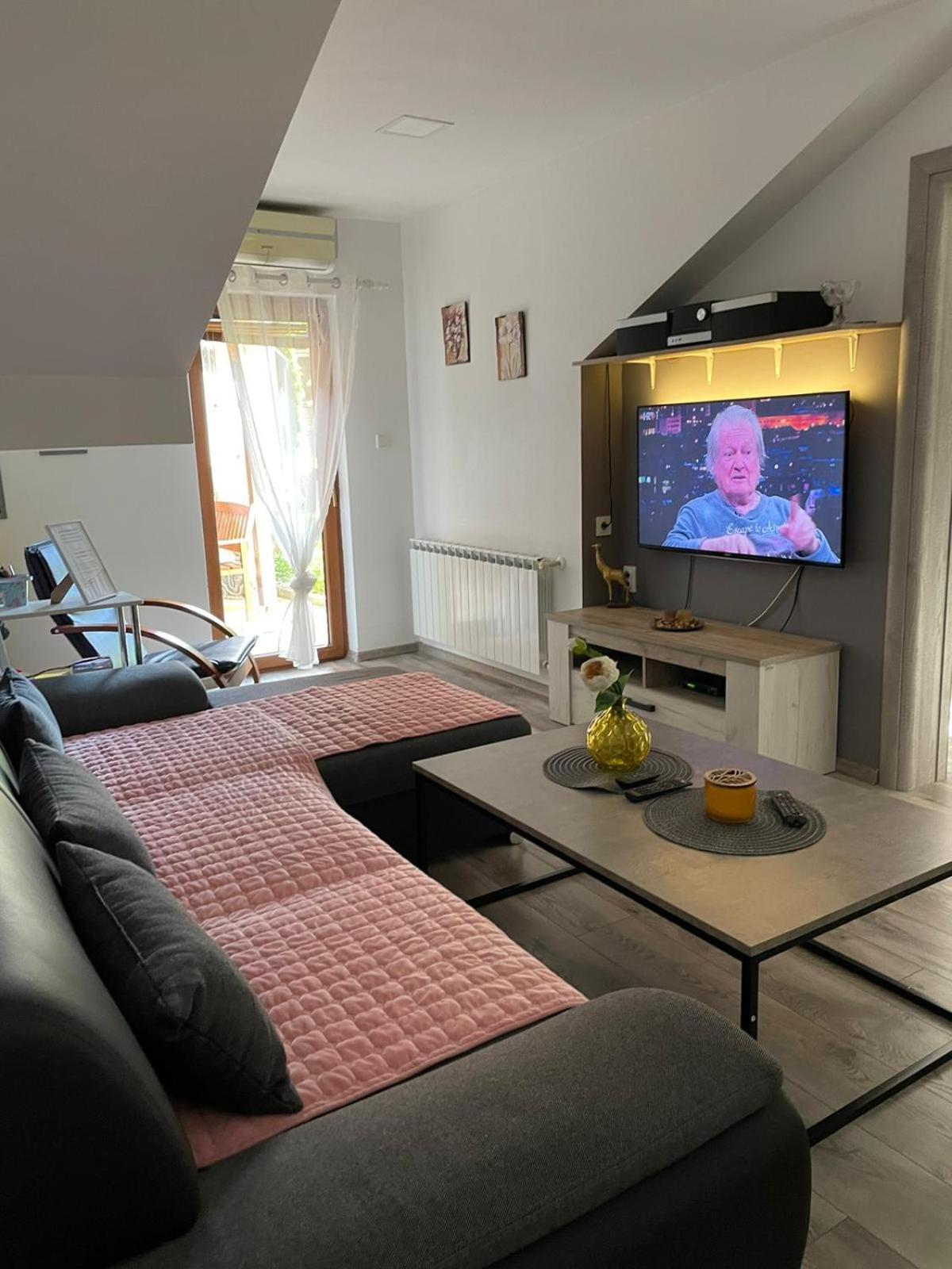 Two Bedroom Apartment with Terrace - Photo 23