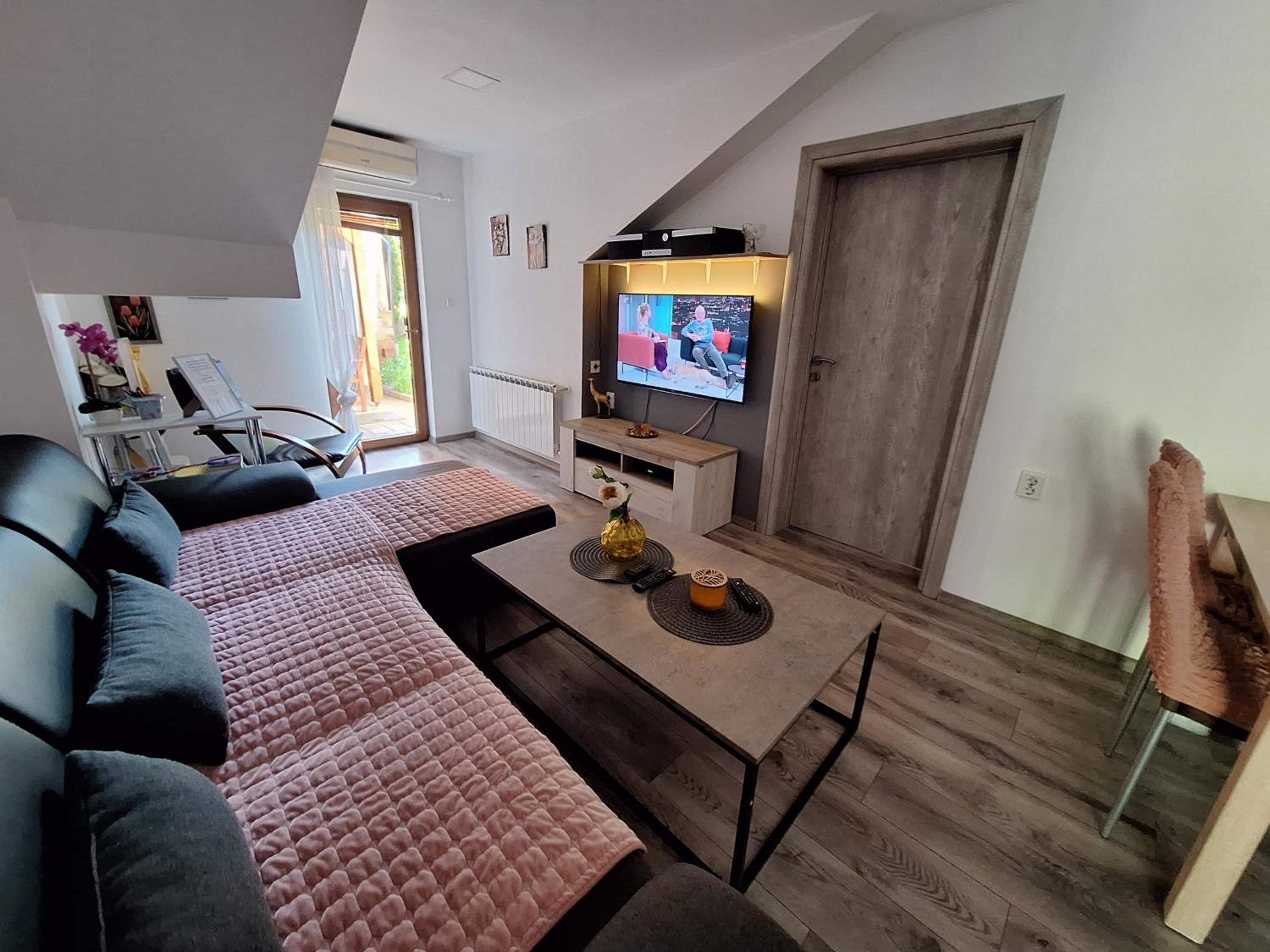 Two Bedroom Apartment with Terrace - Photo 22