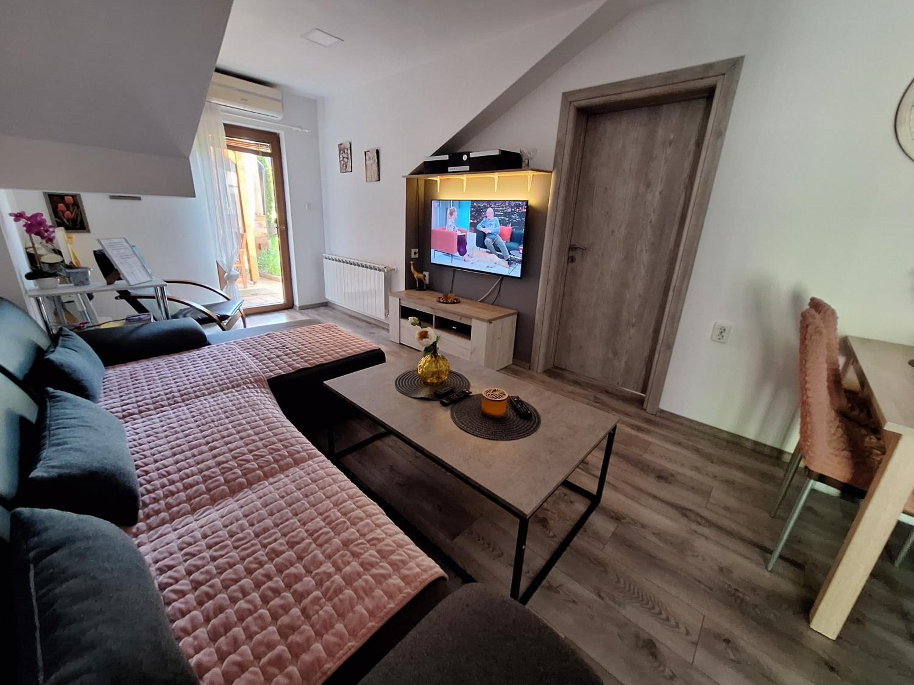 Two Bedroom Apartment with Terrace - Photo 26