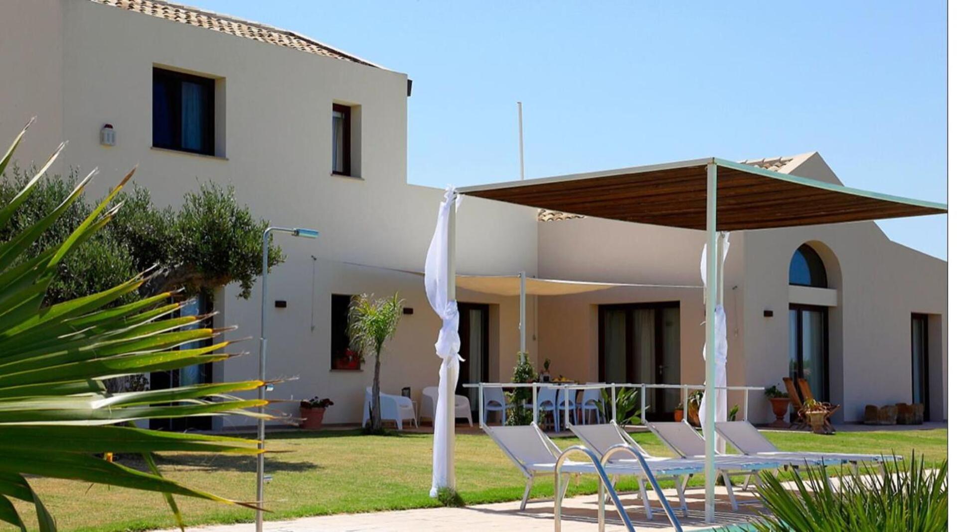 Villa - Beach Front photo 2