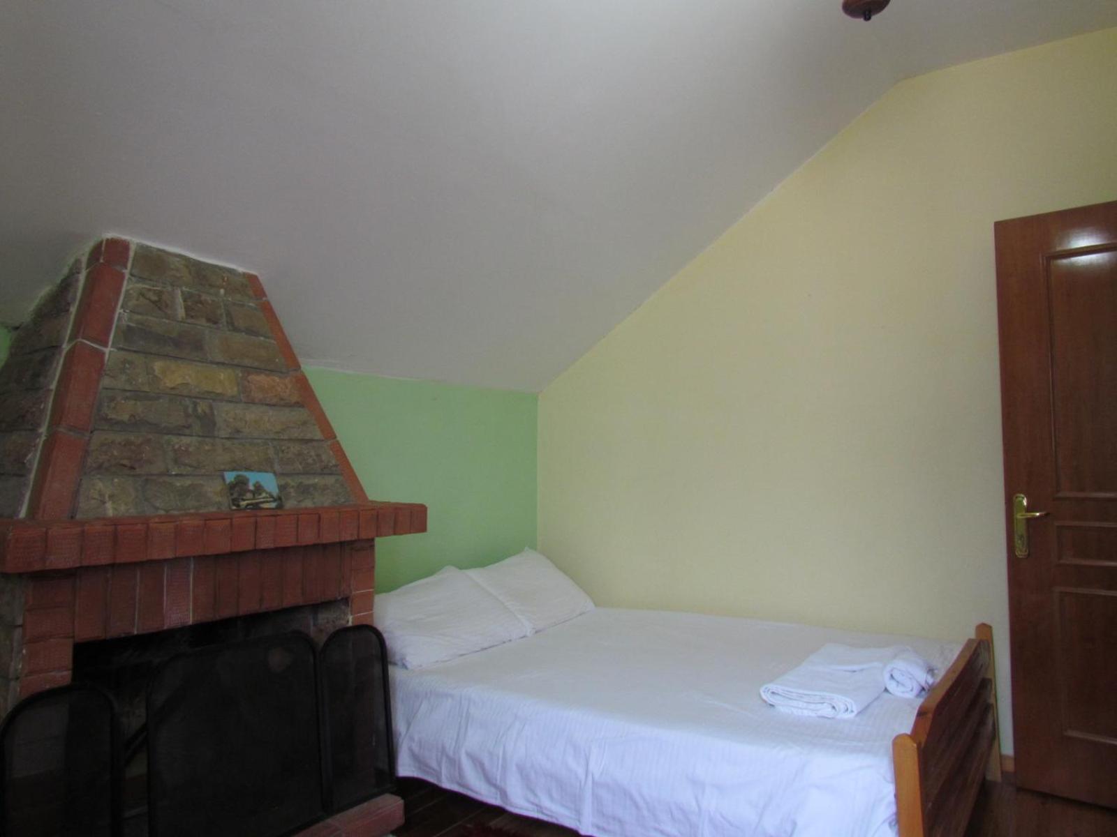 Family Room with Private Bathroom photo 1