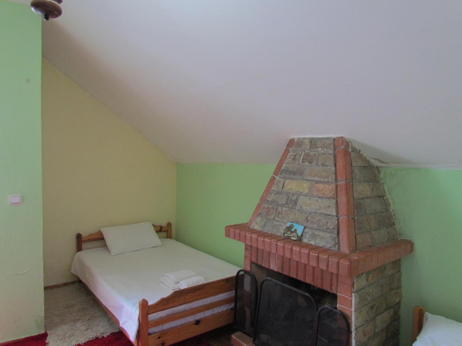Family Room with Private Bathroom photo 1