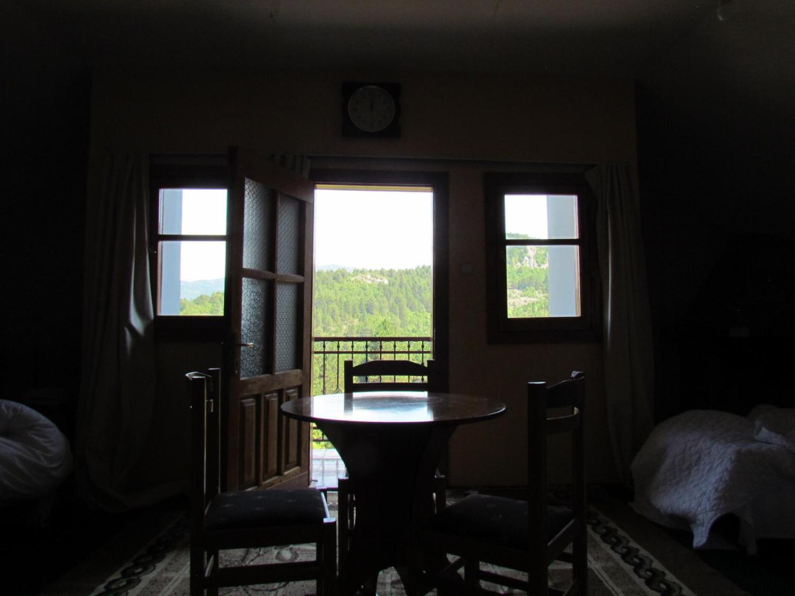 6-Bed Mixed Dormitory Room photo 1