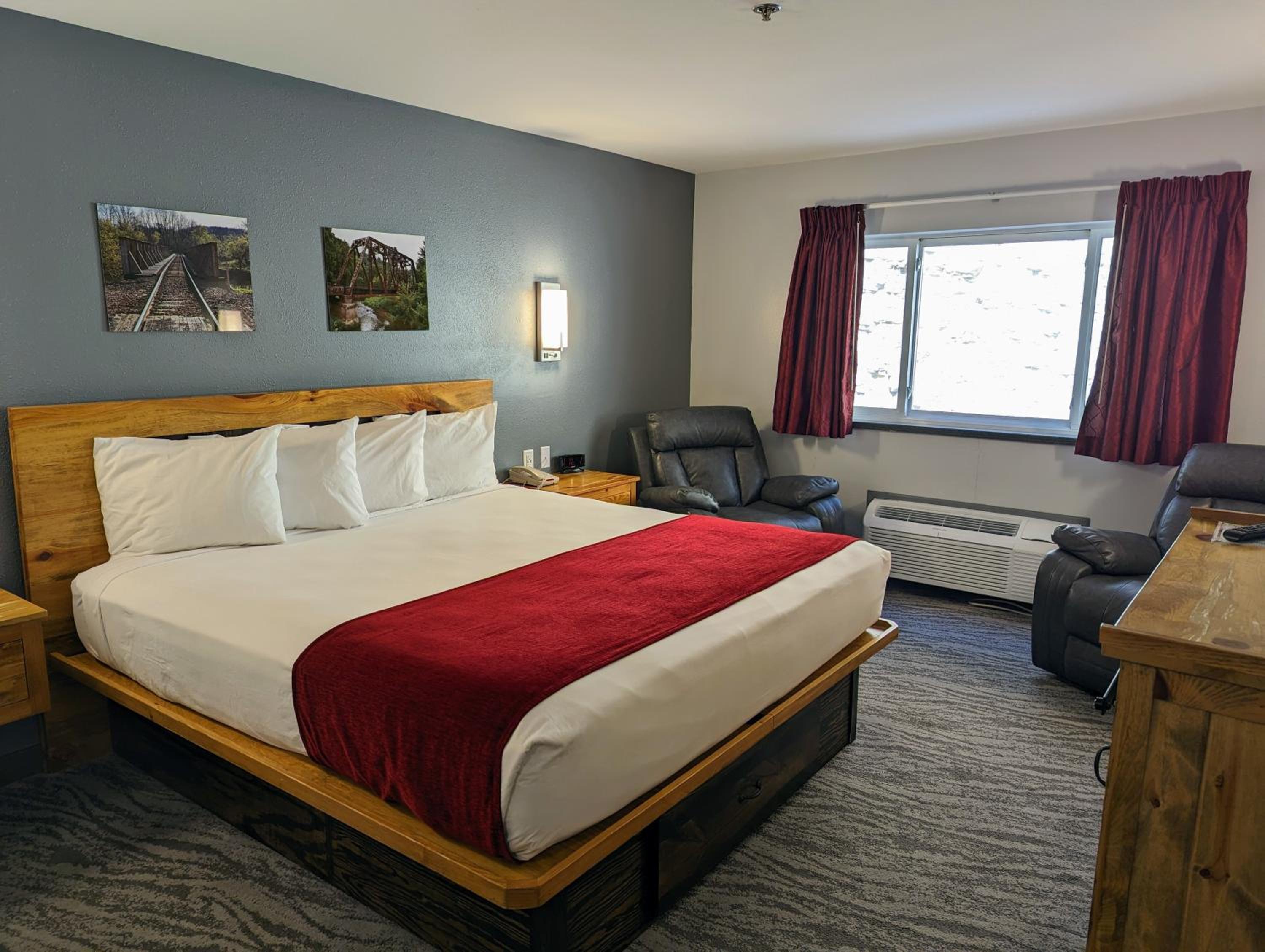 King Room - Non-Smoking - Photo 1