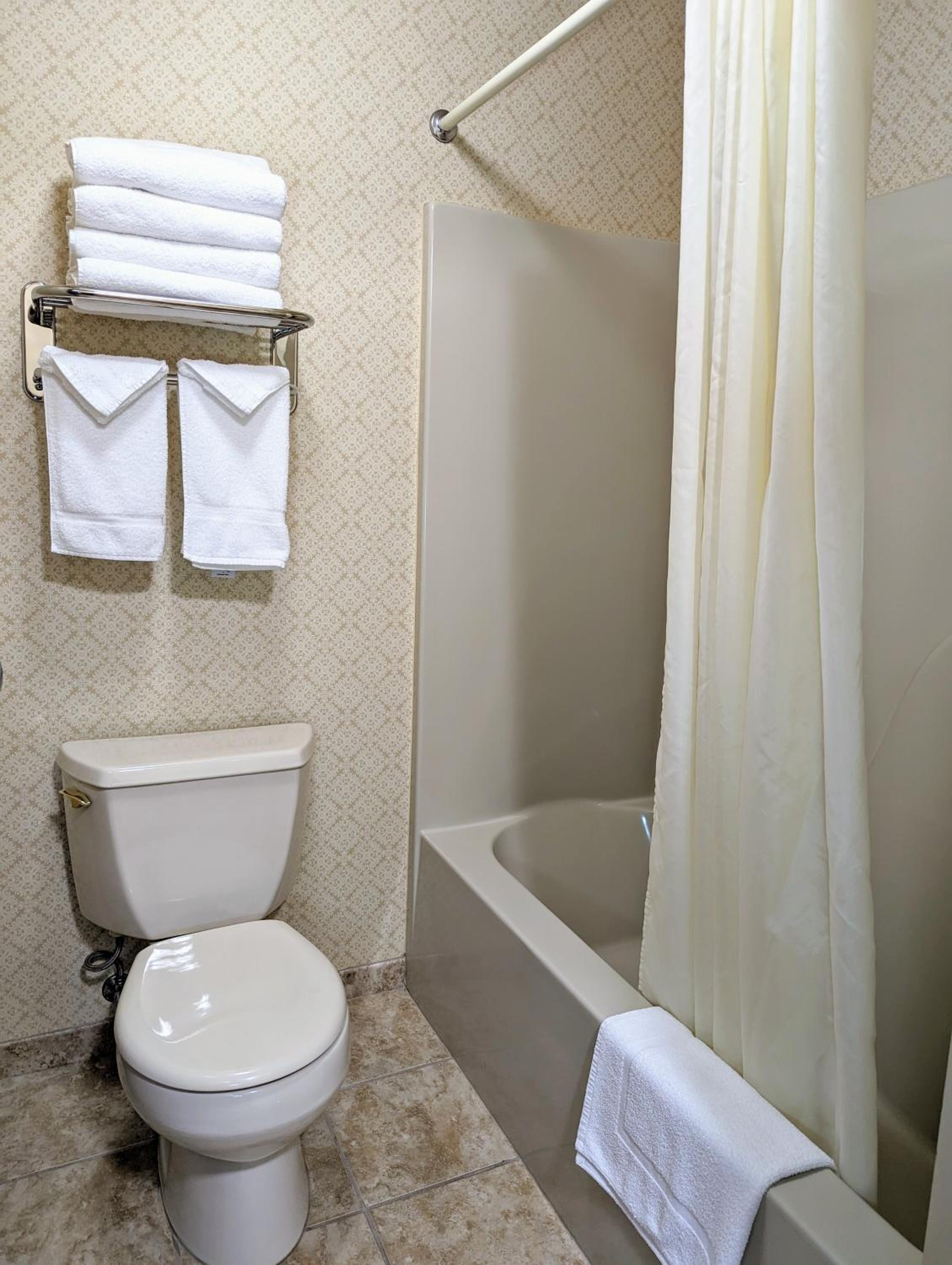 King Room - Non-Smoking - Photo 10