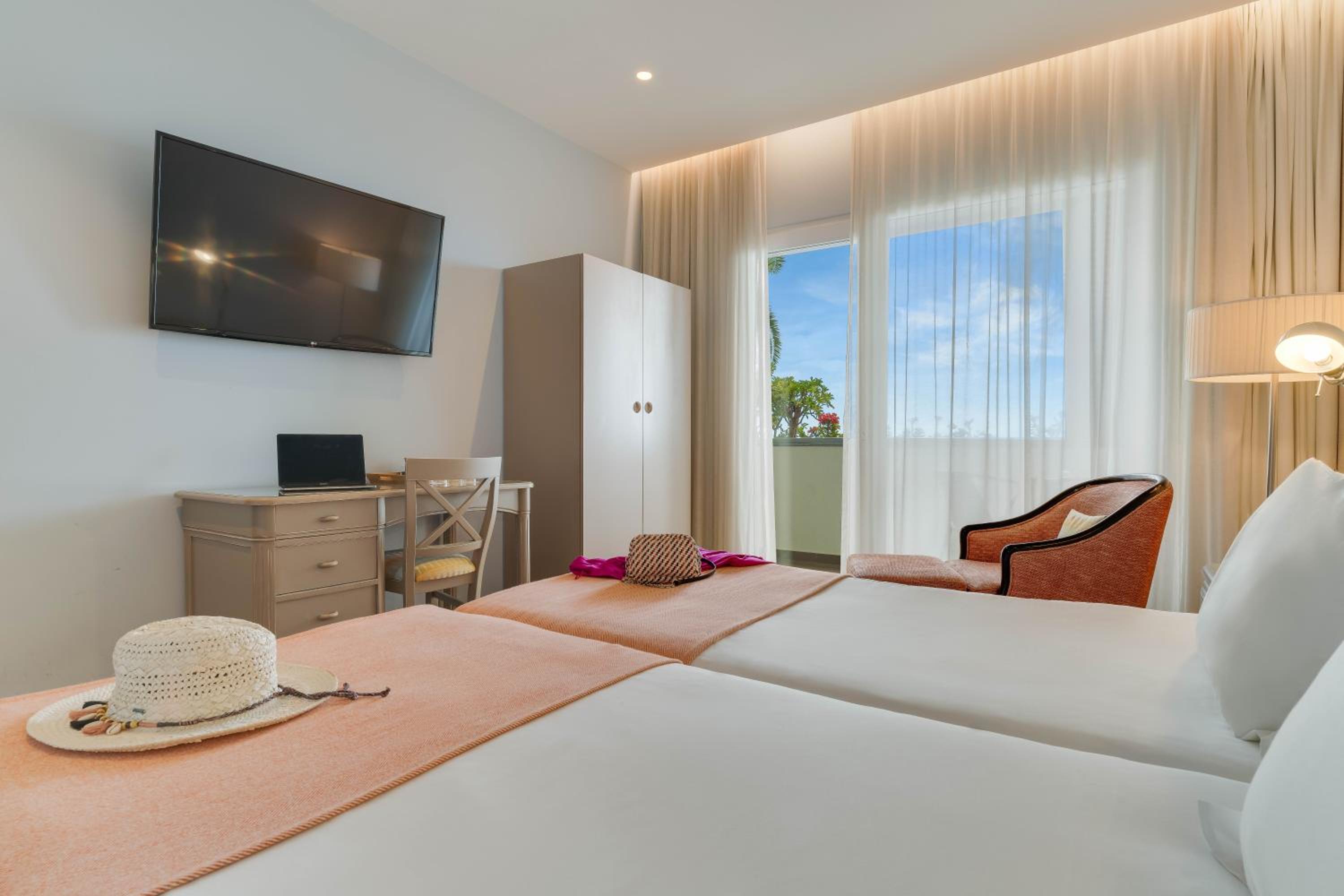 Twin Room - Photo 1