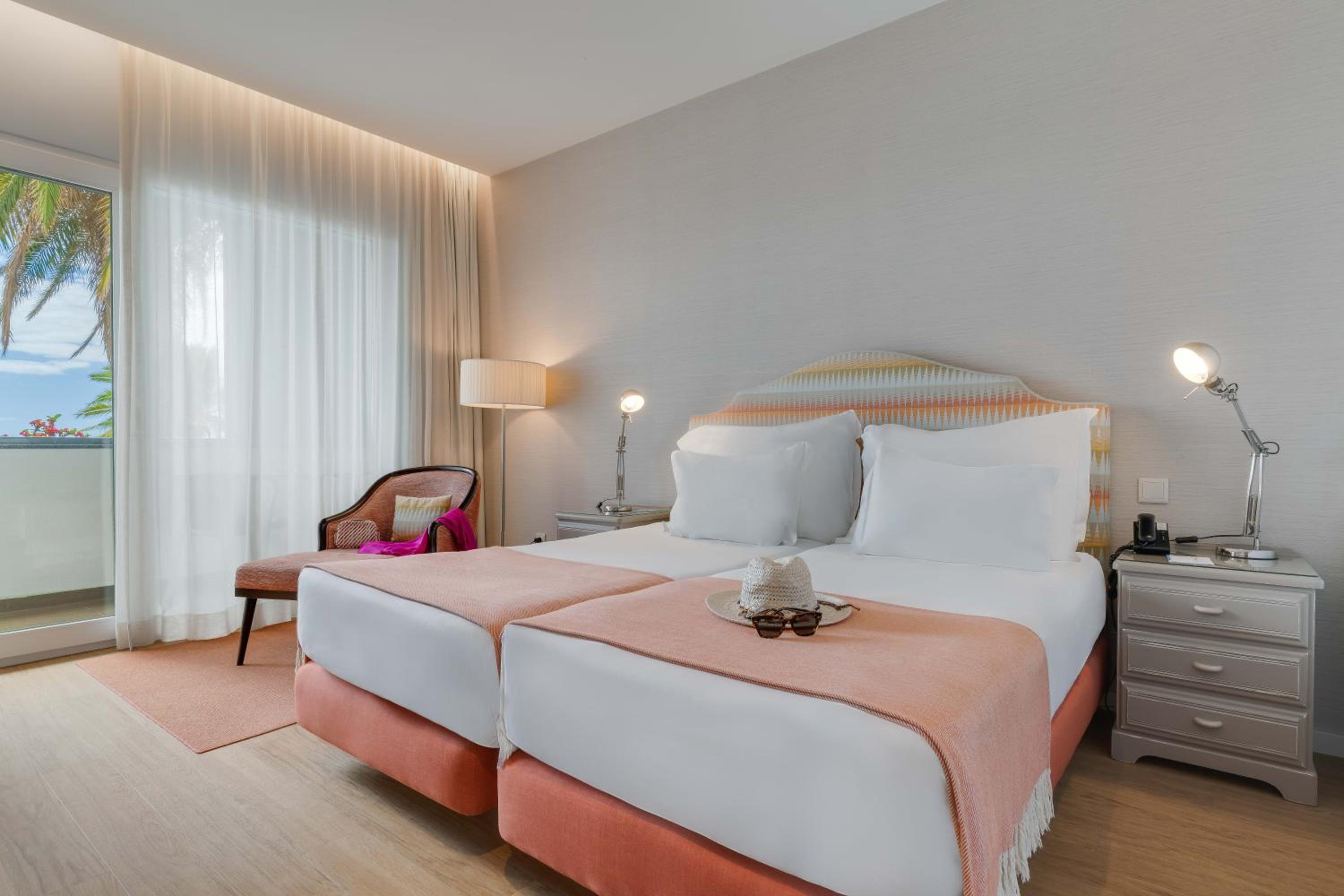 Twin Room - Photo 2