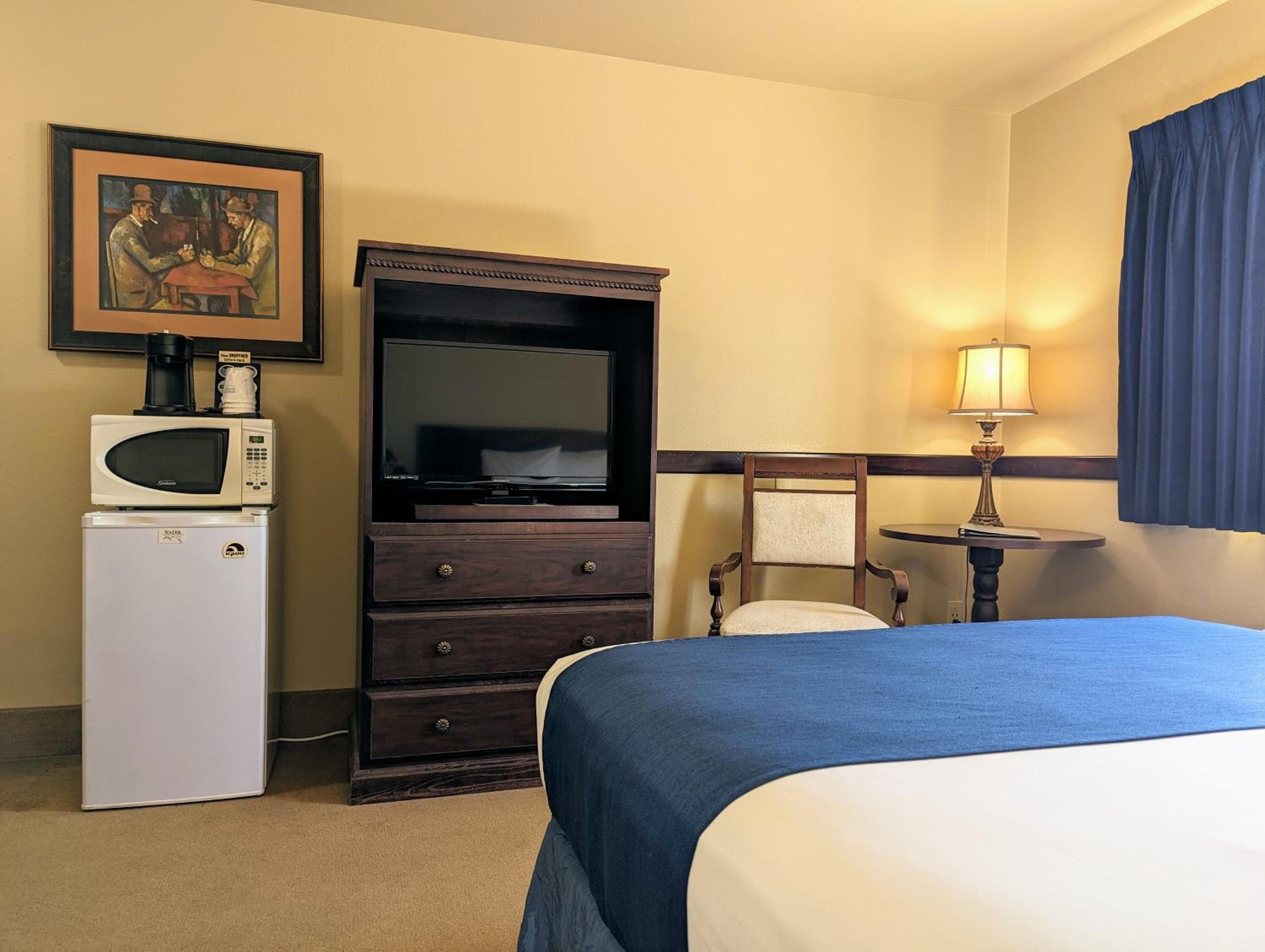 King Room - Non-Smoking - Photo 2