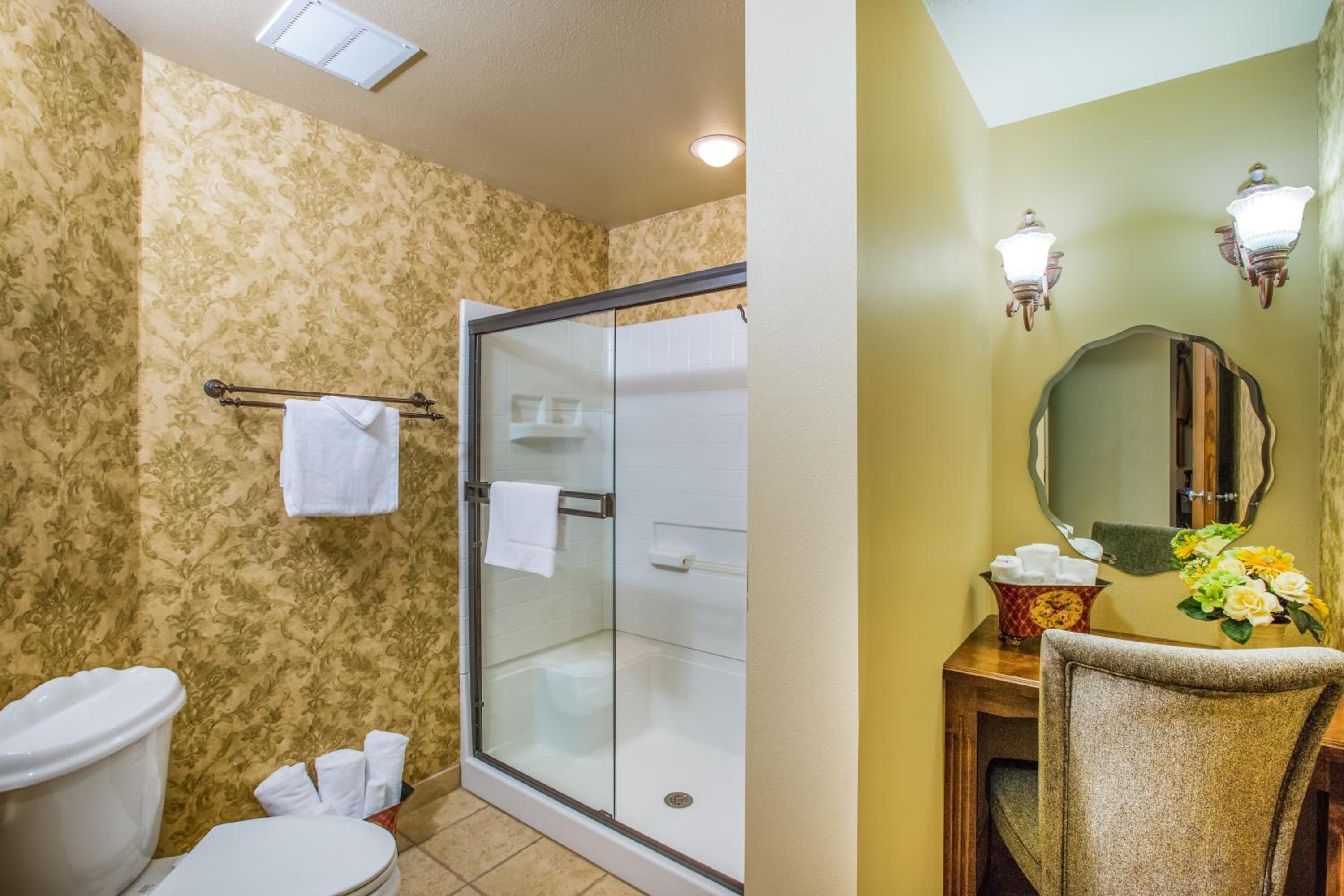 Suite - Non-Smoking - Photo 2