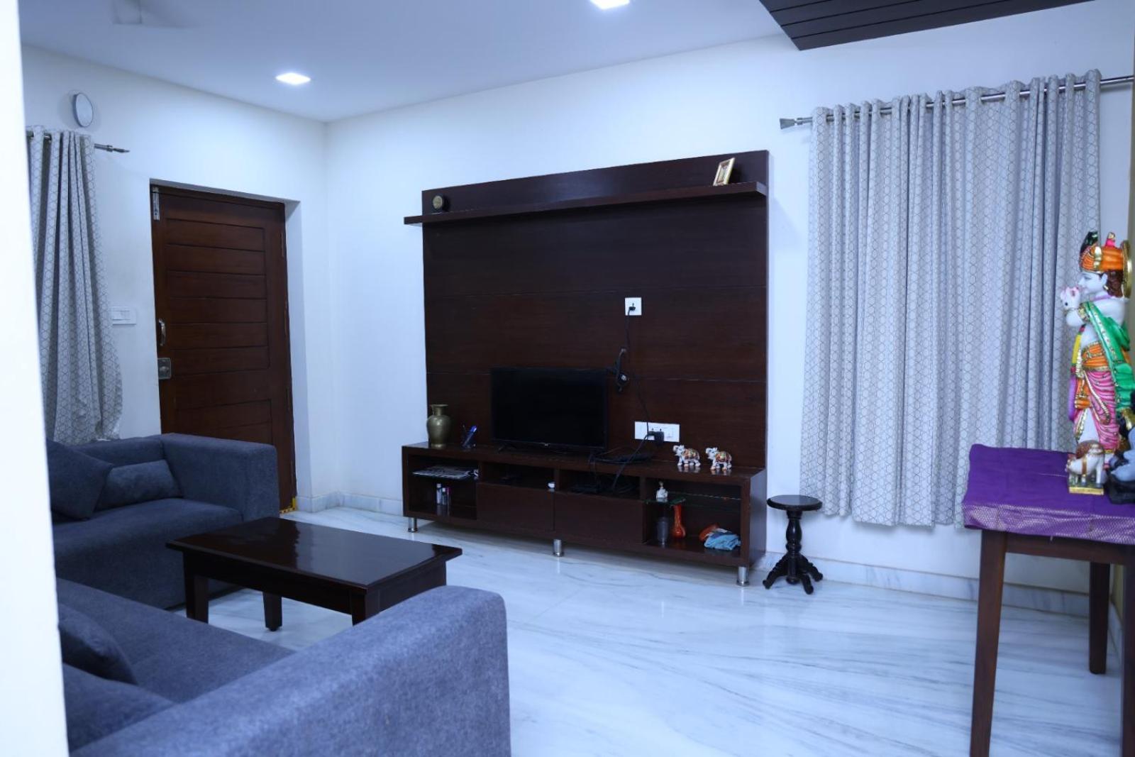 Three-Bedroom Vacation Home photo 2