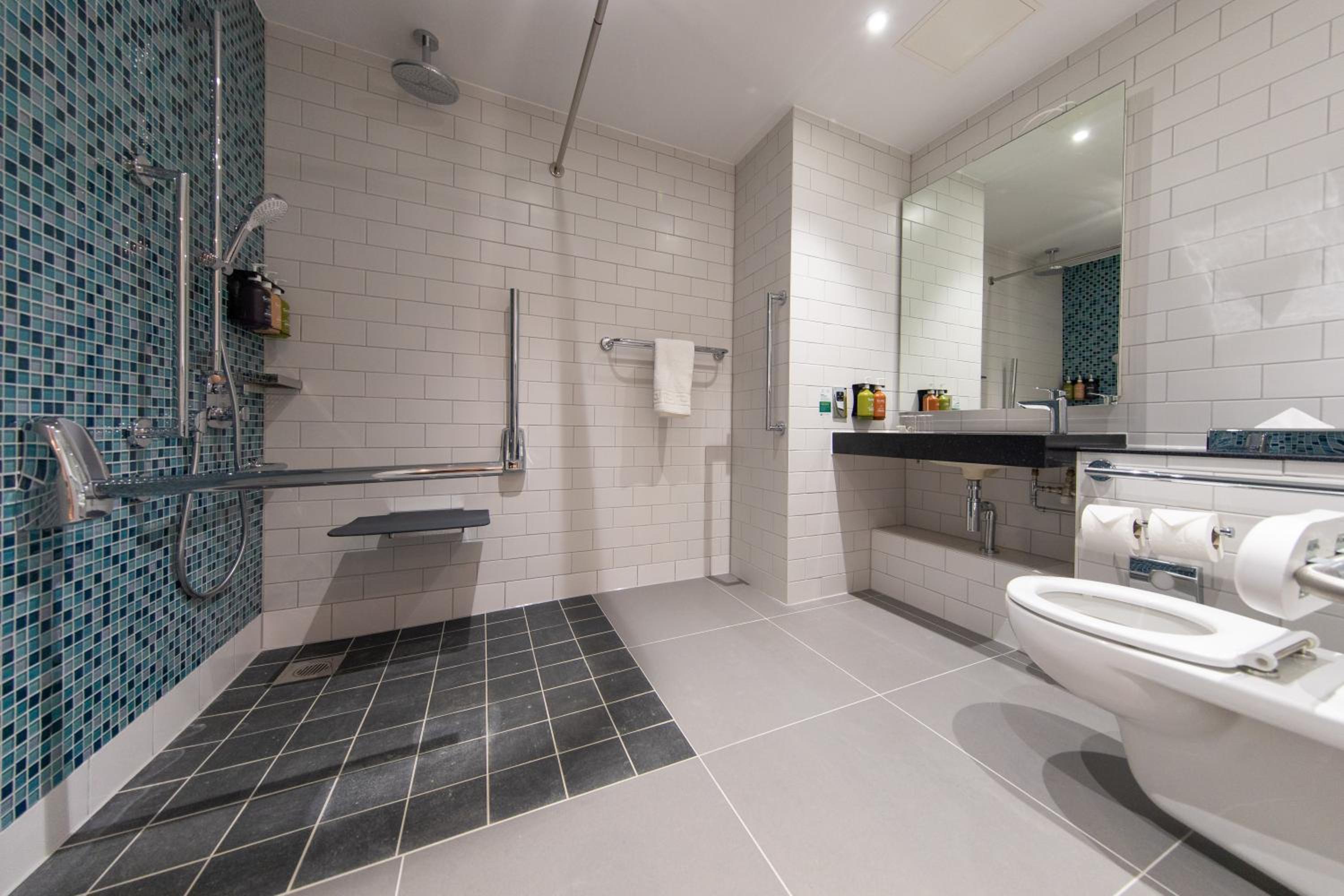 Standard King Room - Accessible - Photo 2