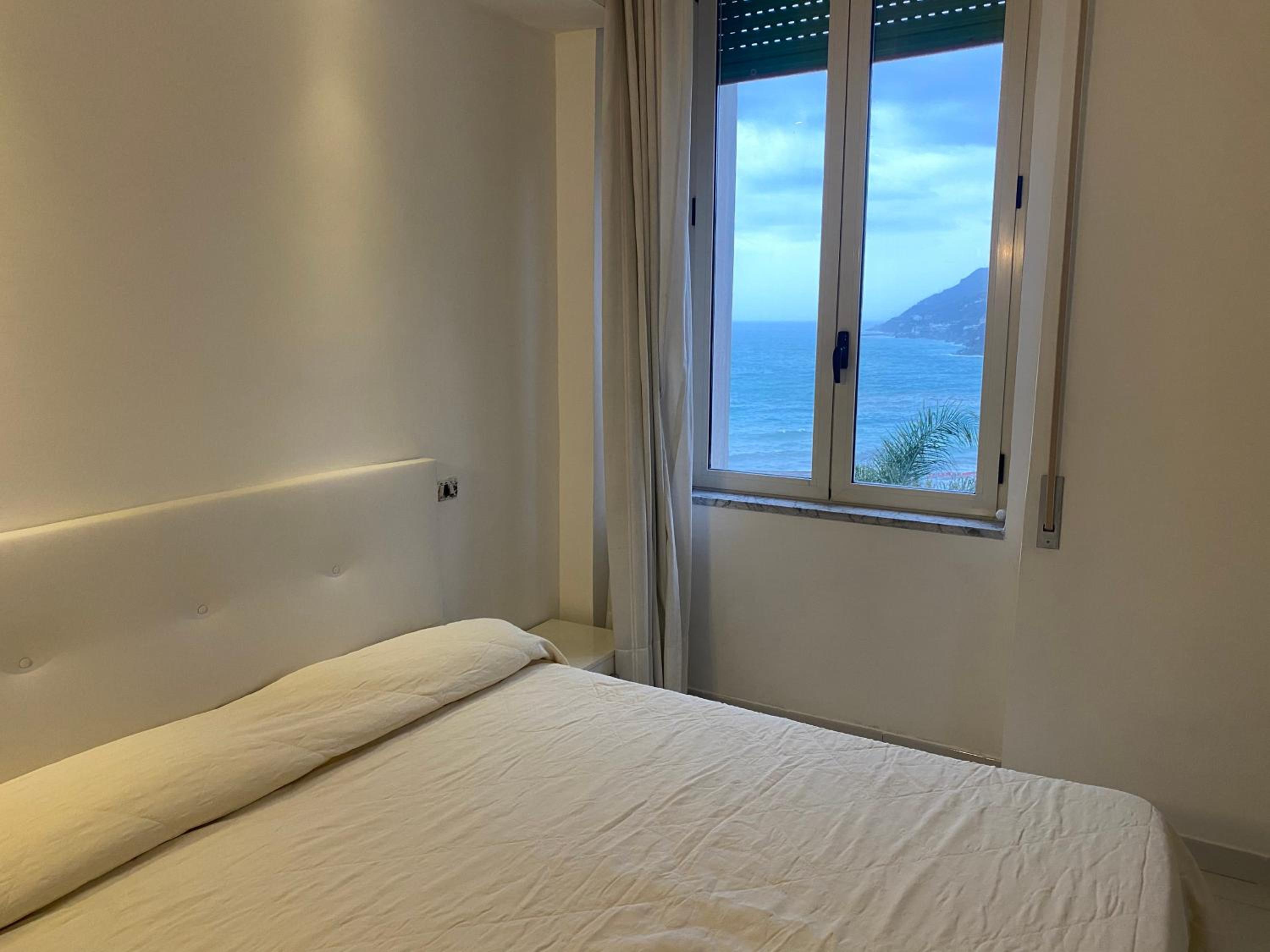 Superior Triple Room with Sea View - Photo 5