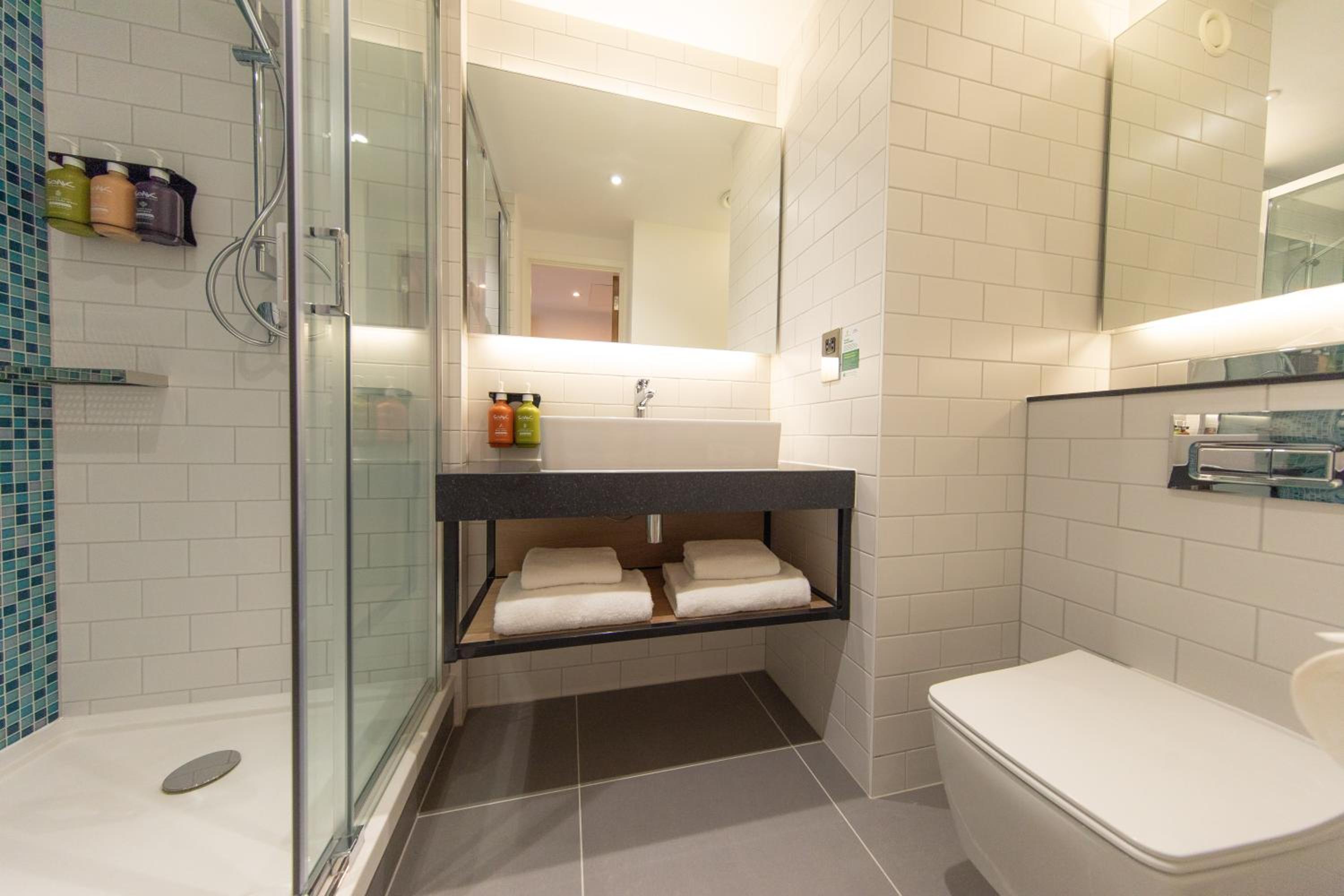 Standard Room with Two Single Beds - Photo 8