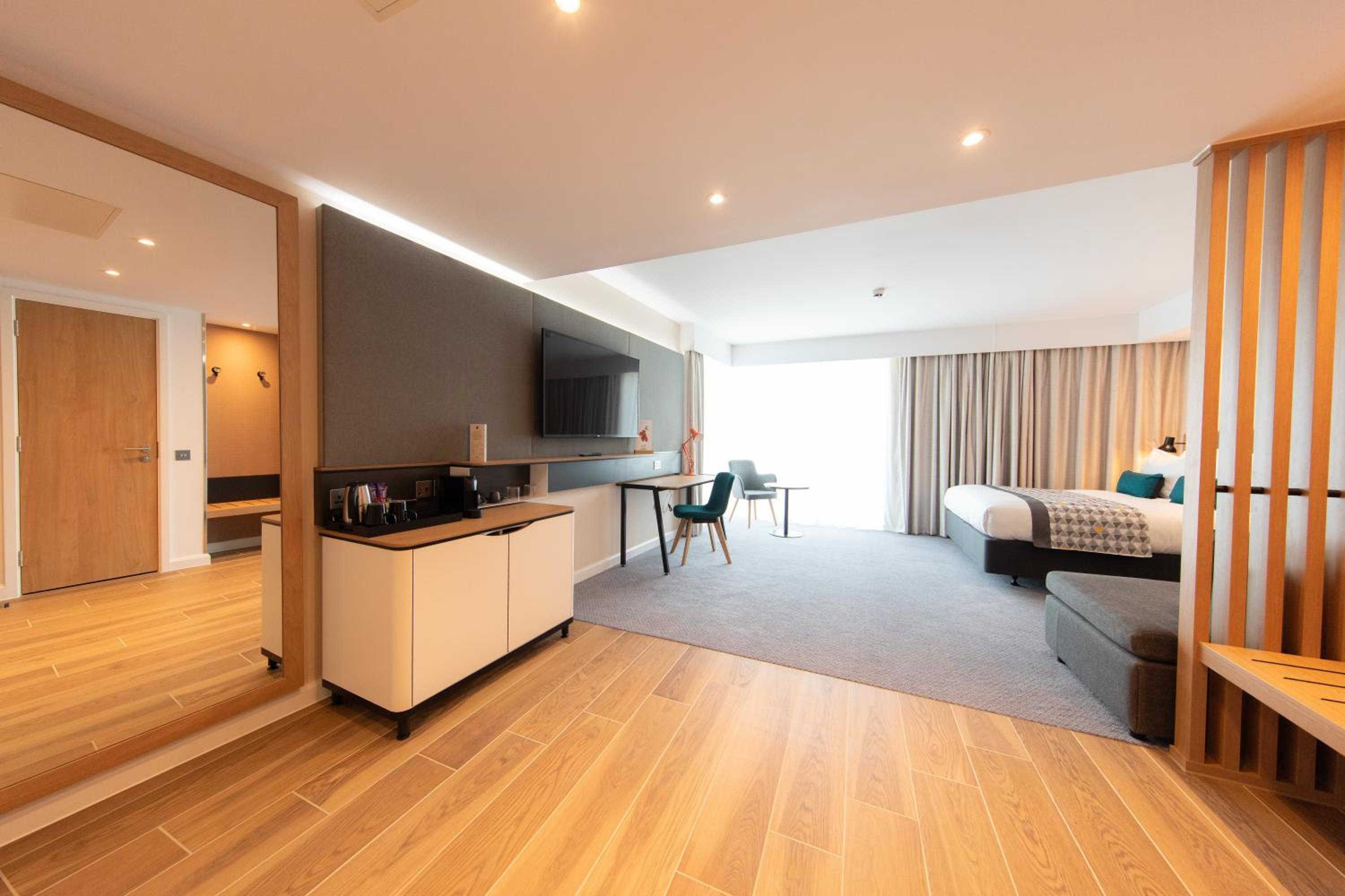 Standard King Room - Top Floor - Photo 10