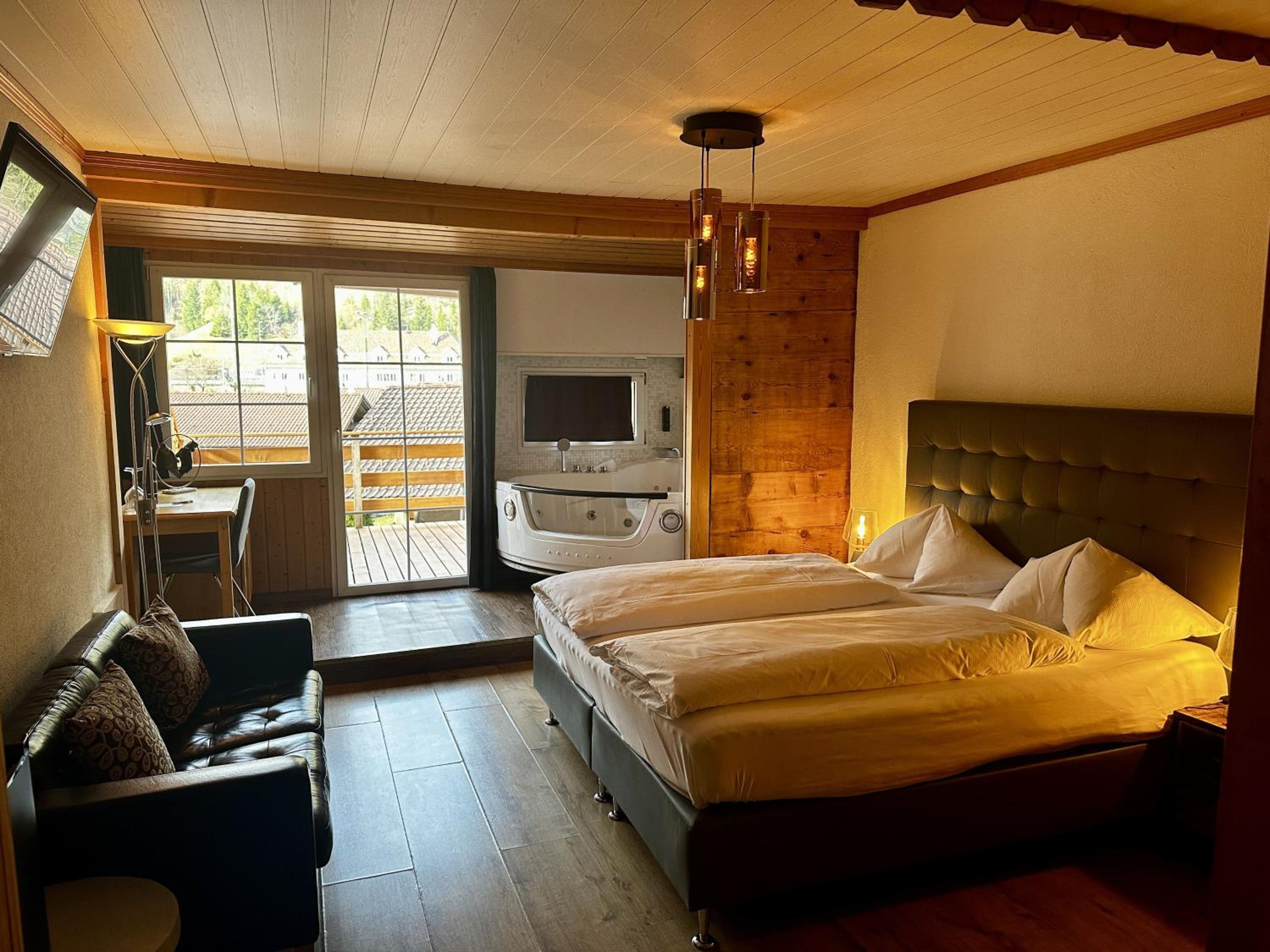 Superior Room Plus with rolling-out Whirlpool