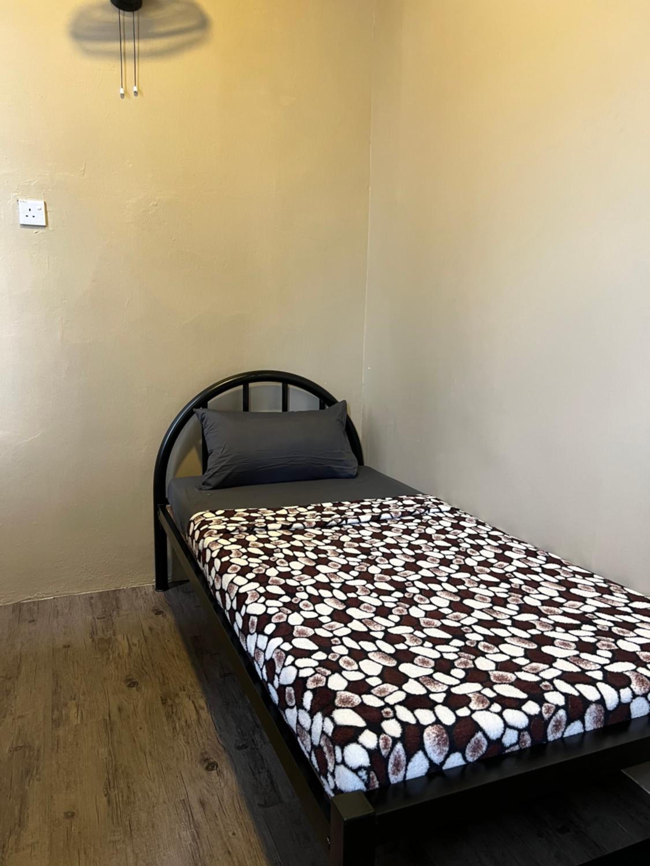 Single Room with Shared Bathroom No Window