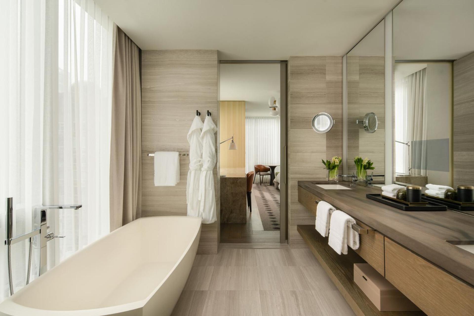 Premier Room two double beds thumbnail 5