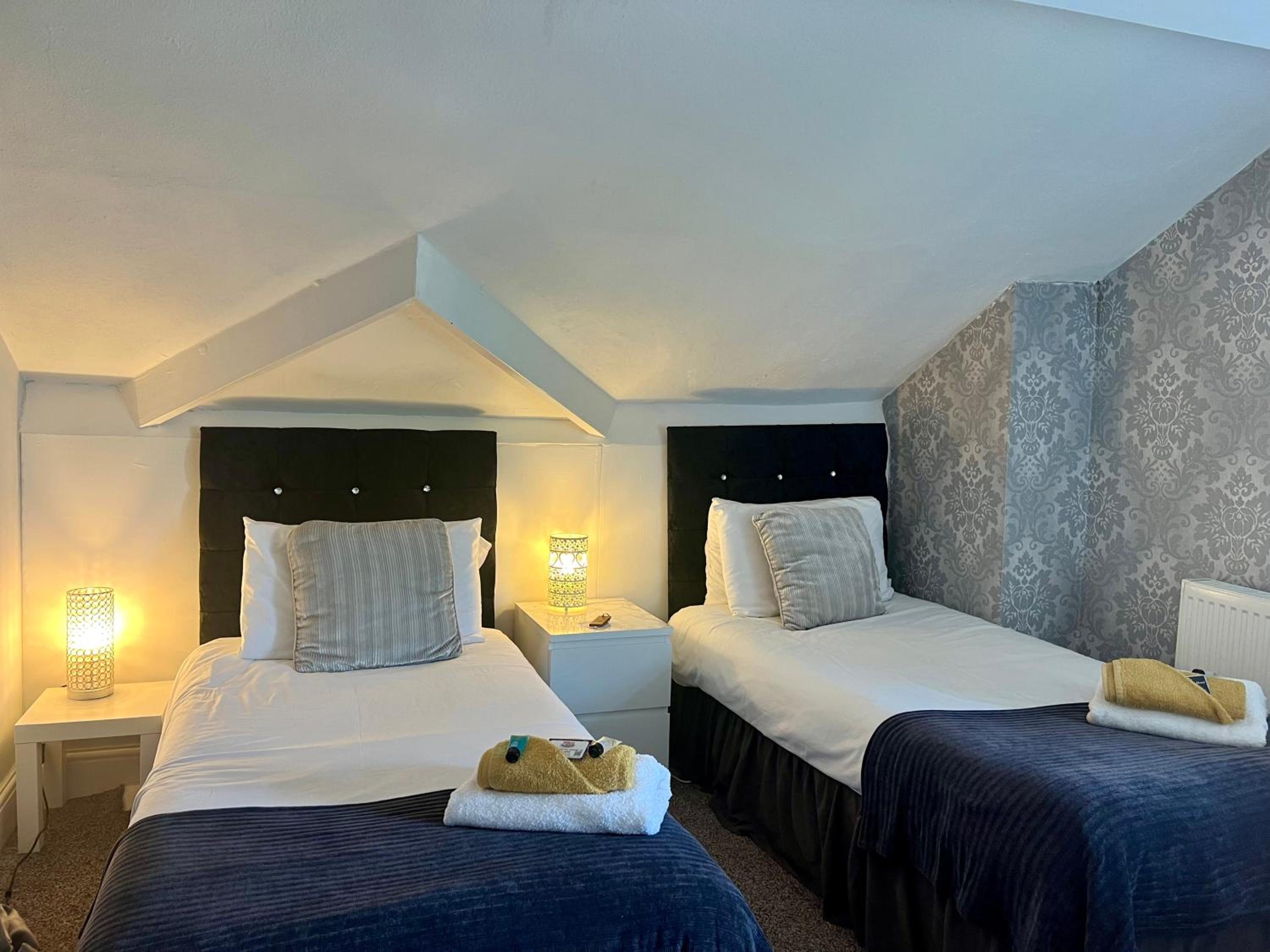 Twin Room with Private Bathroom