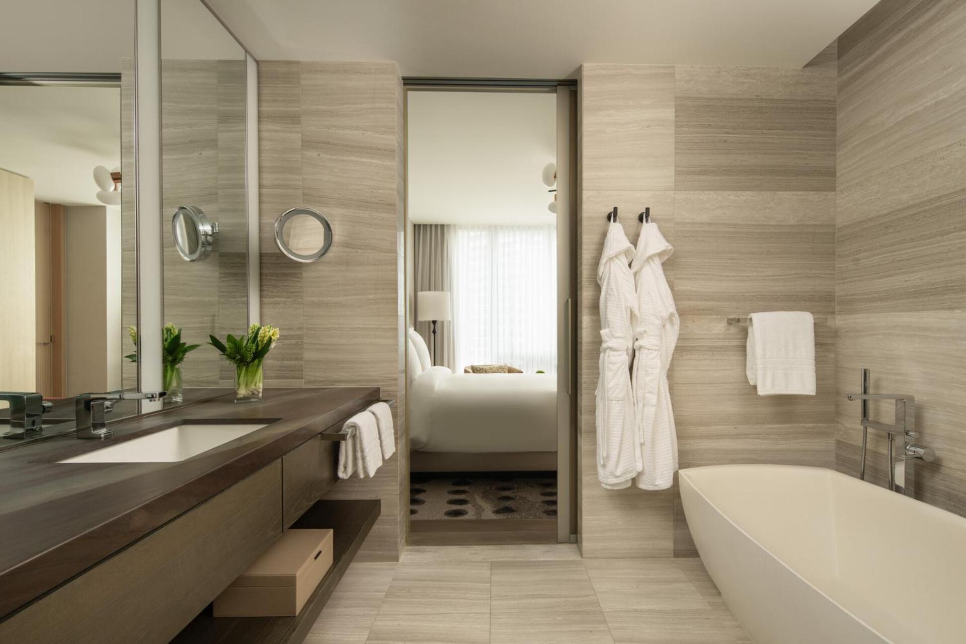Premier One-Bedroom Suite thumbnail 5