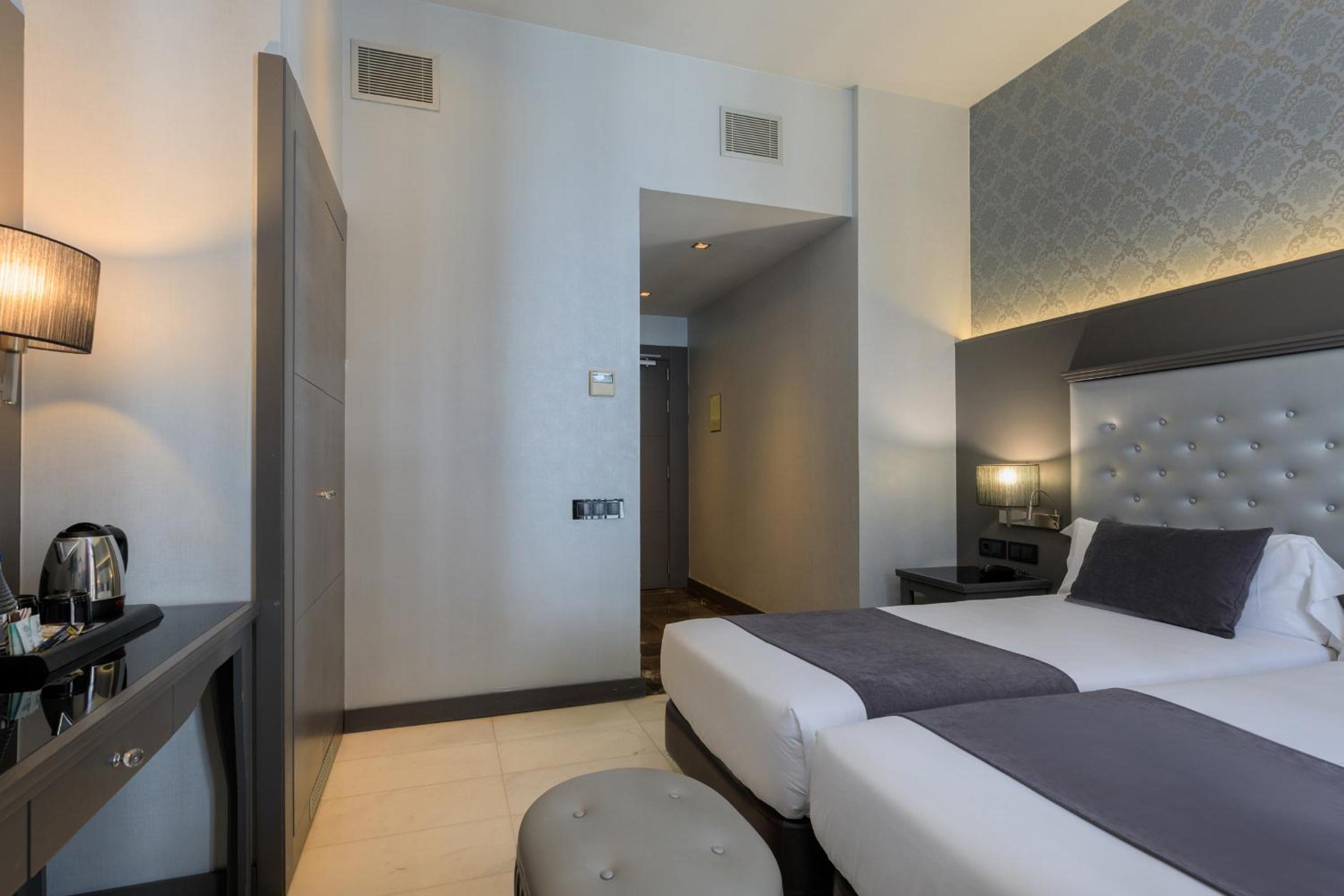 Double or Twin Room photo 2