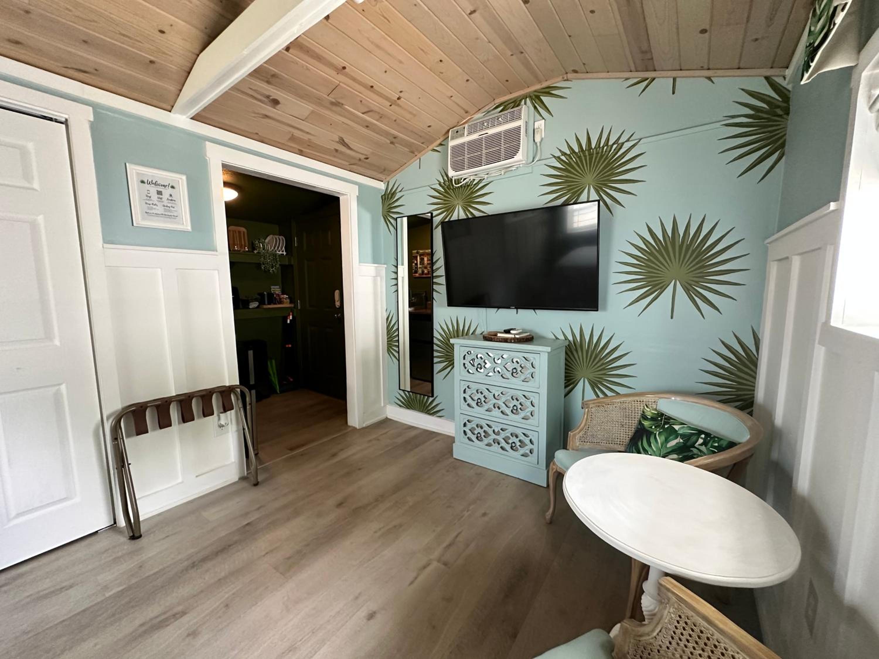 Queen Room photo 2