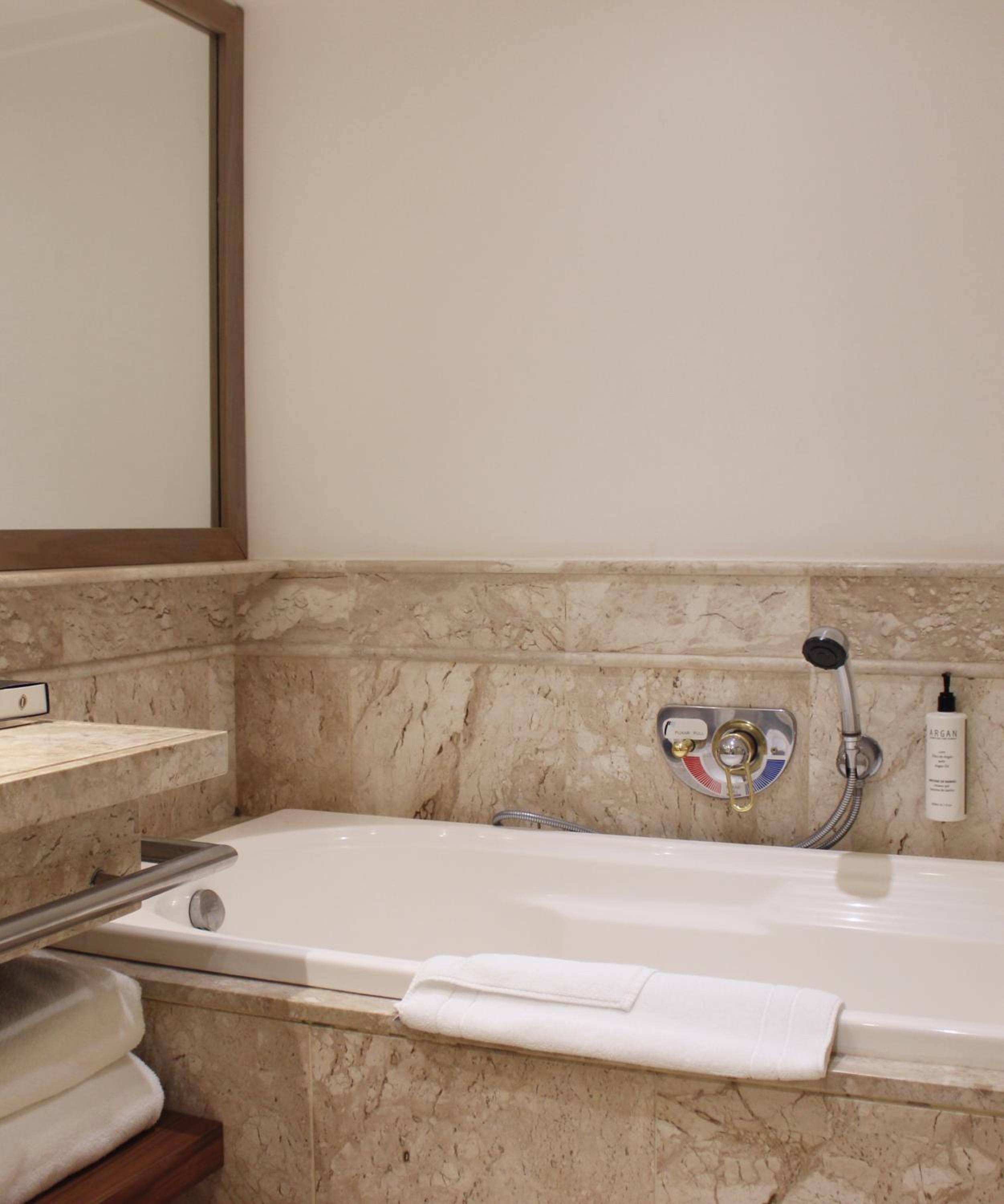 Classic Twin Room - Photo 3