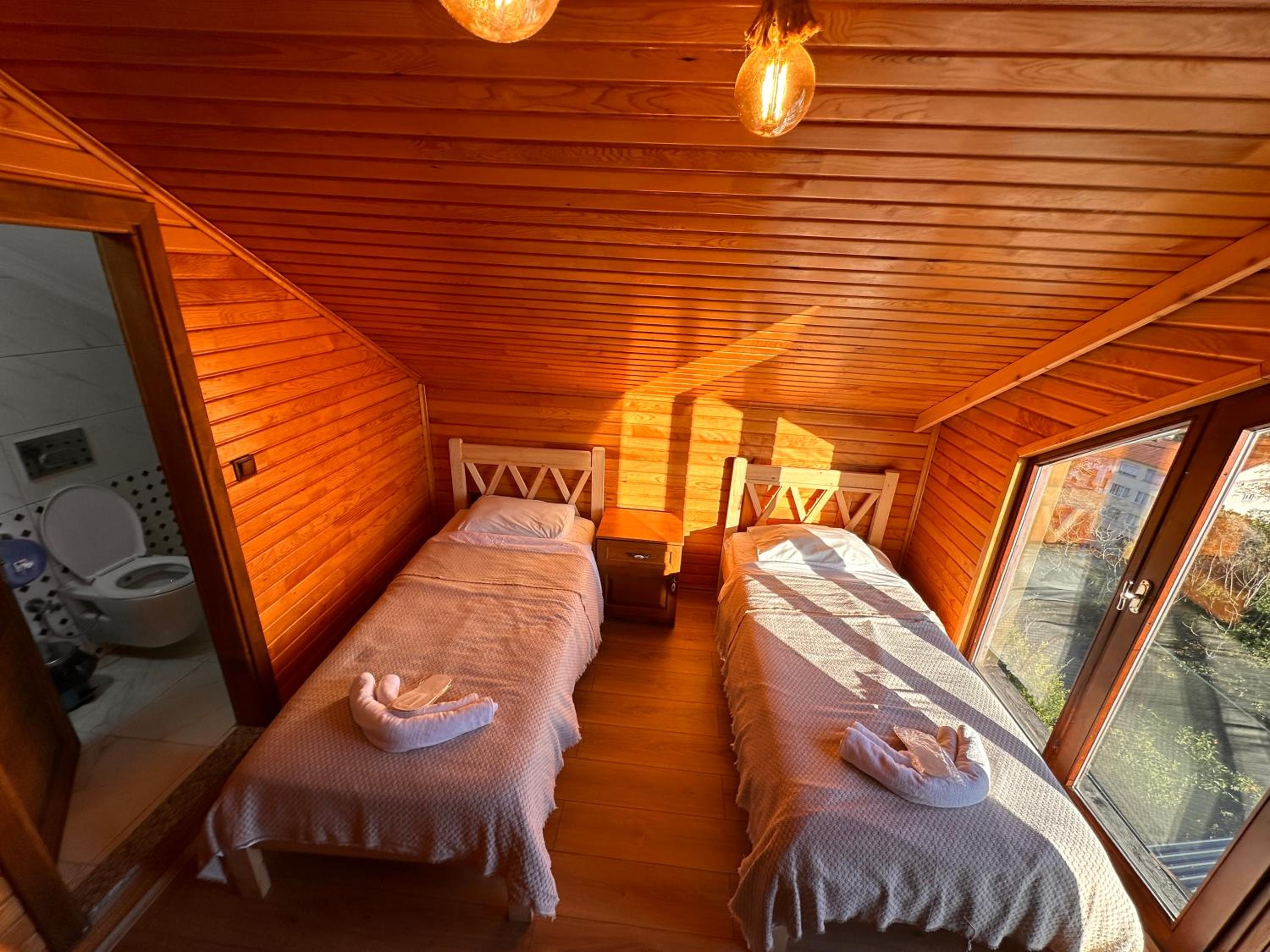 Standard Twin Room with Mountain View photo 1
