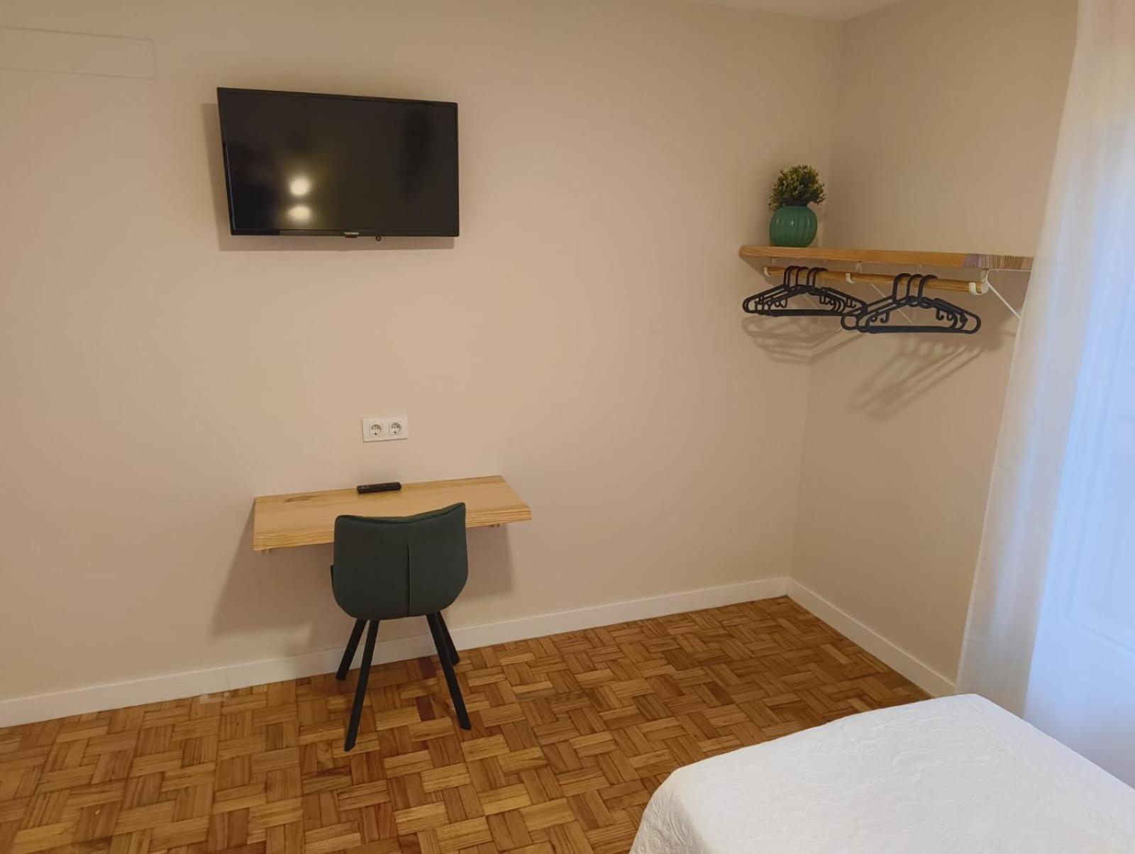 Twin Room With Shared Bathroom photo 3