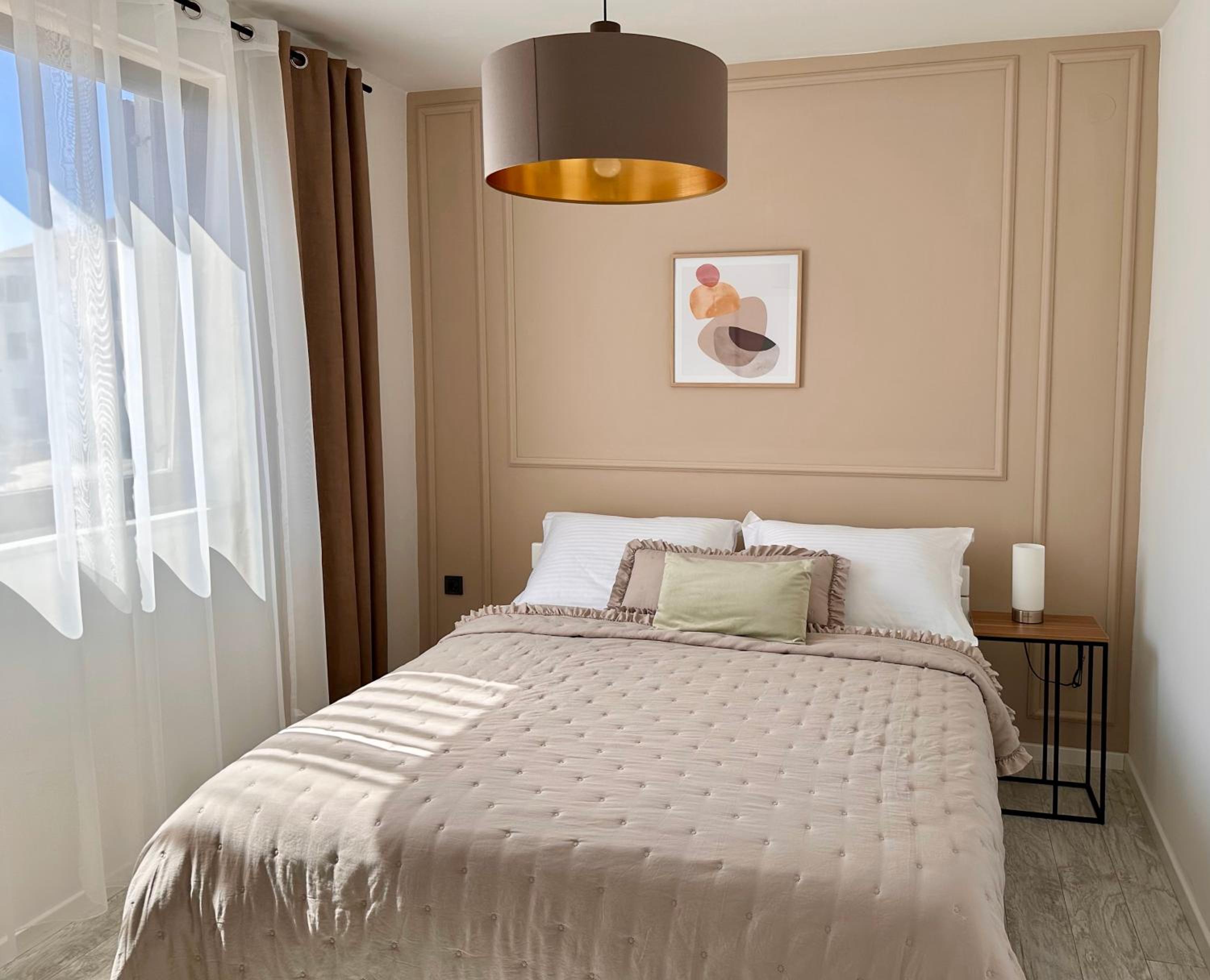 Two-Bedroom Deluxe Apartment with Balcony - Photo 7