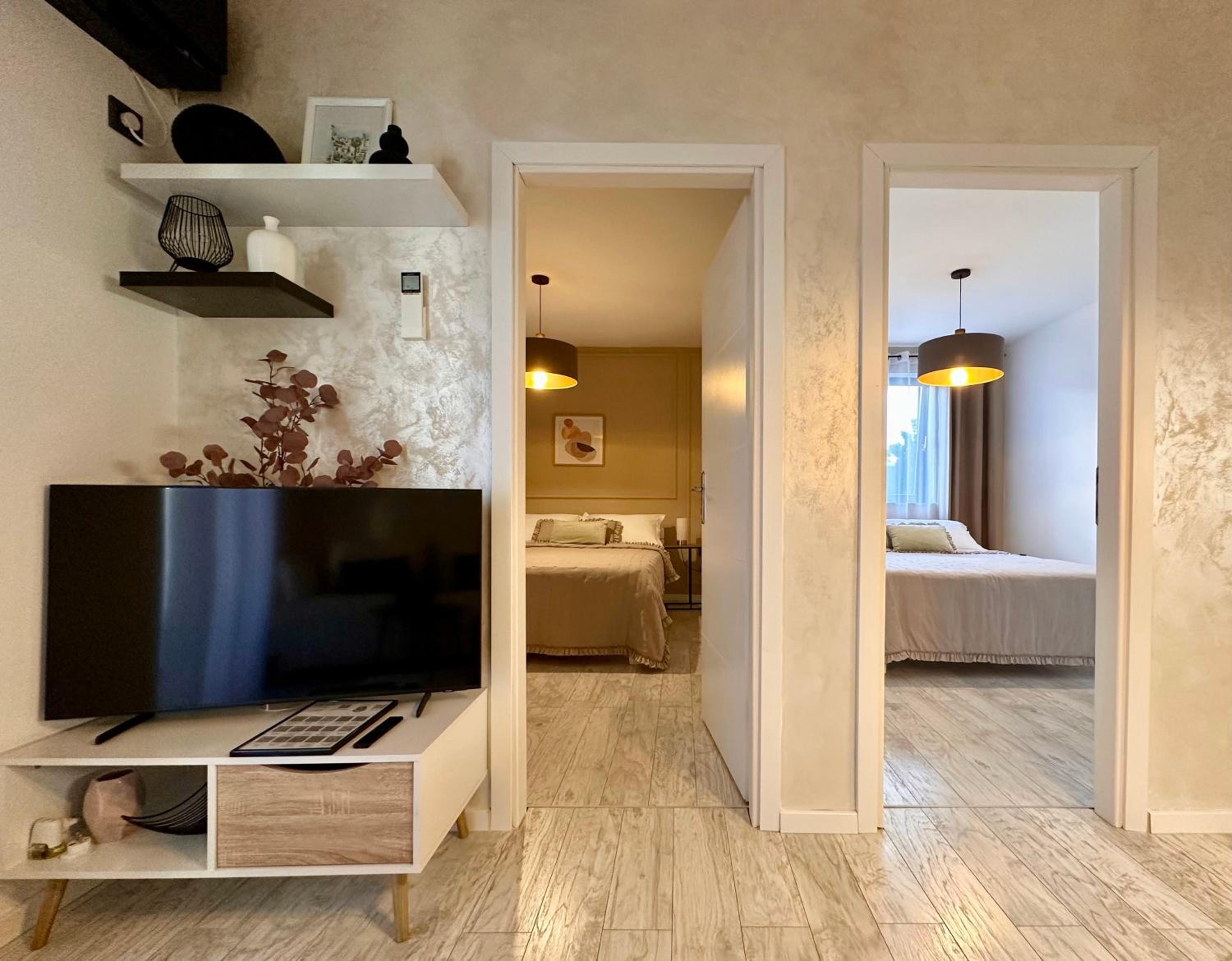 Two-Bedroom Deluxe Apartment with Balcony - Photo 6