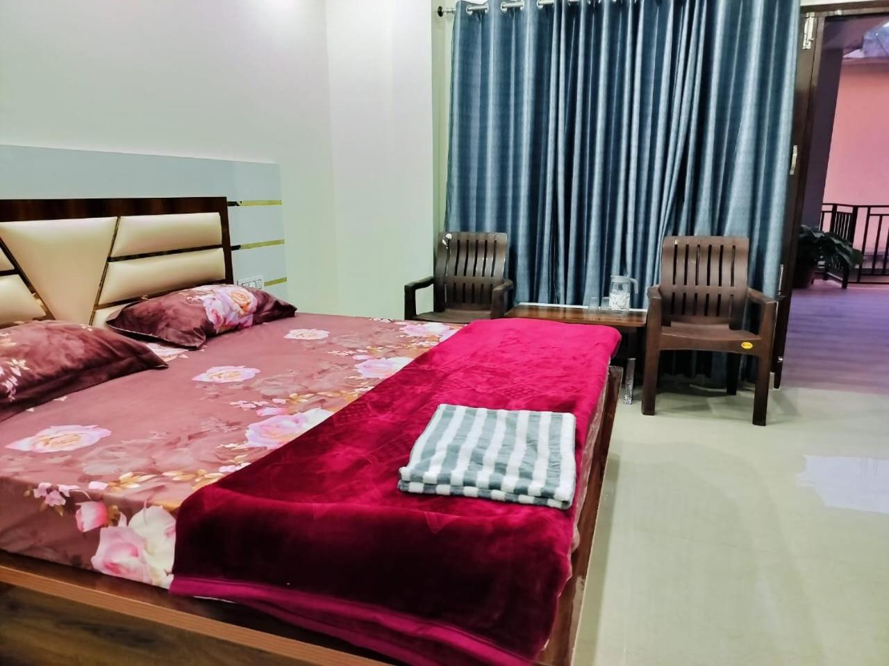 Deluxe Double Room (2 Adults + 1 Child) photo 2
