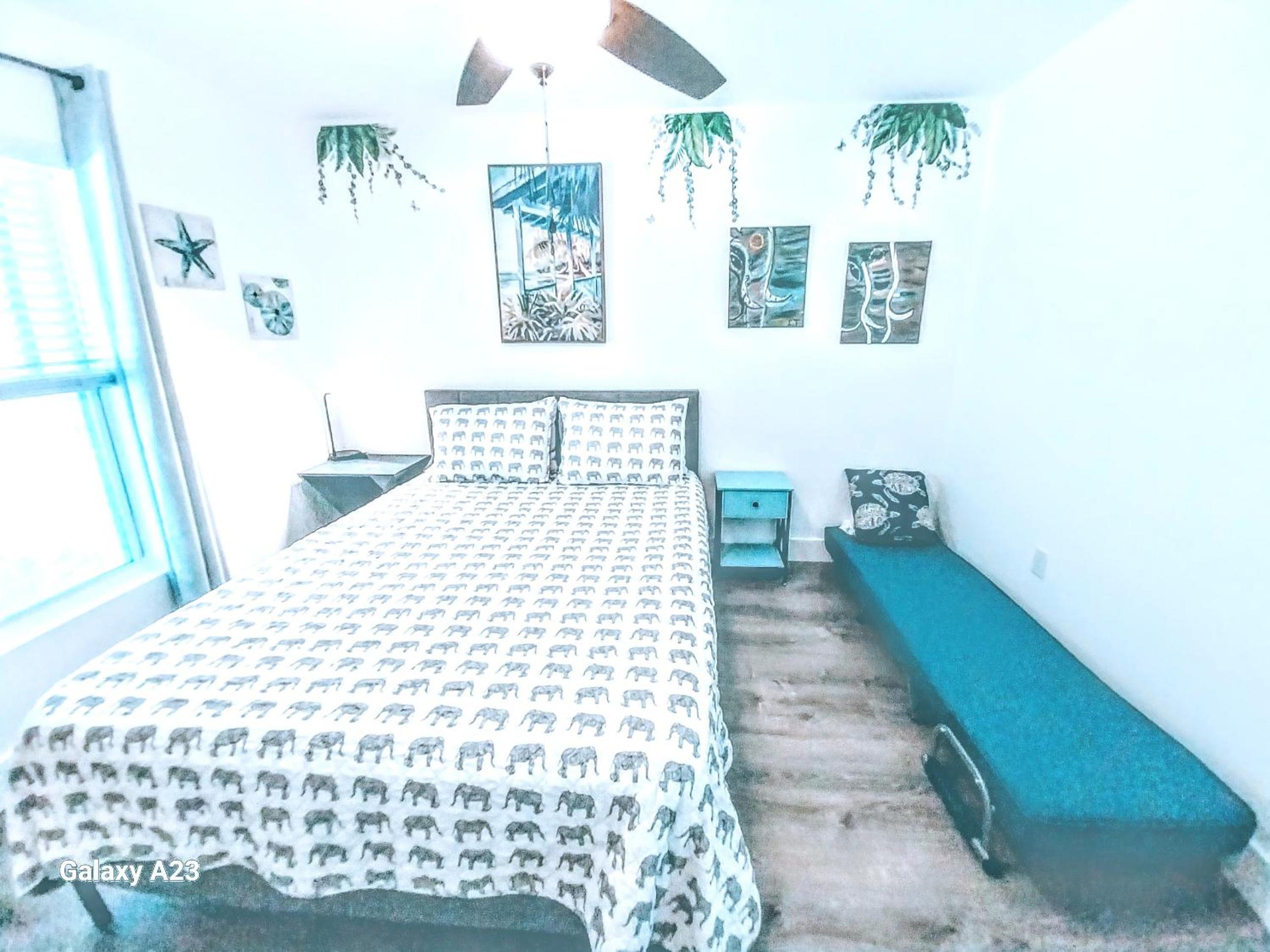 Three-Bedroom House photo 2