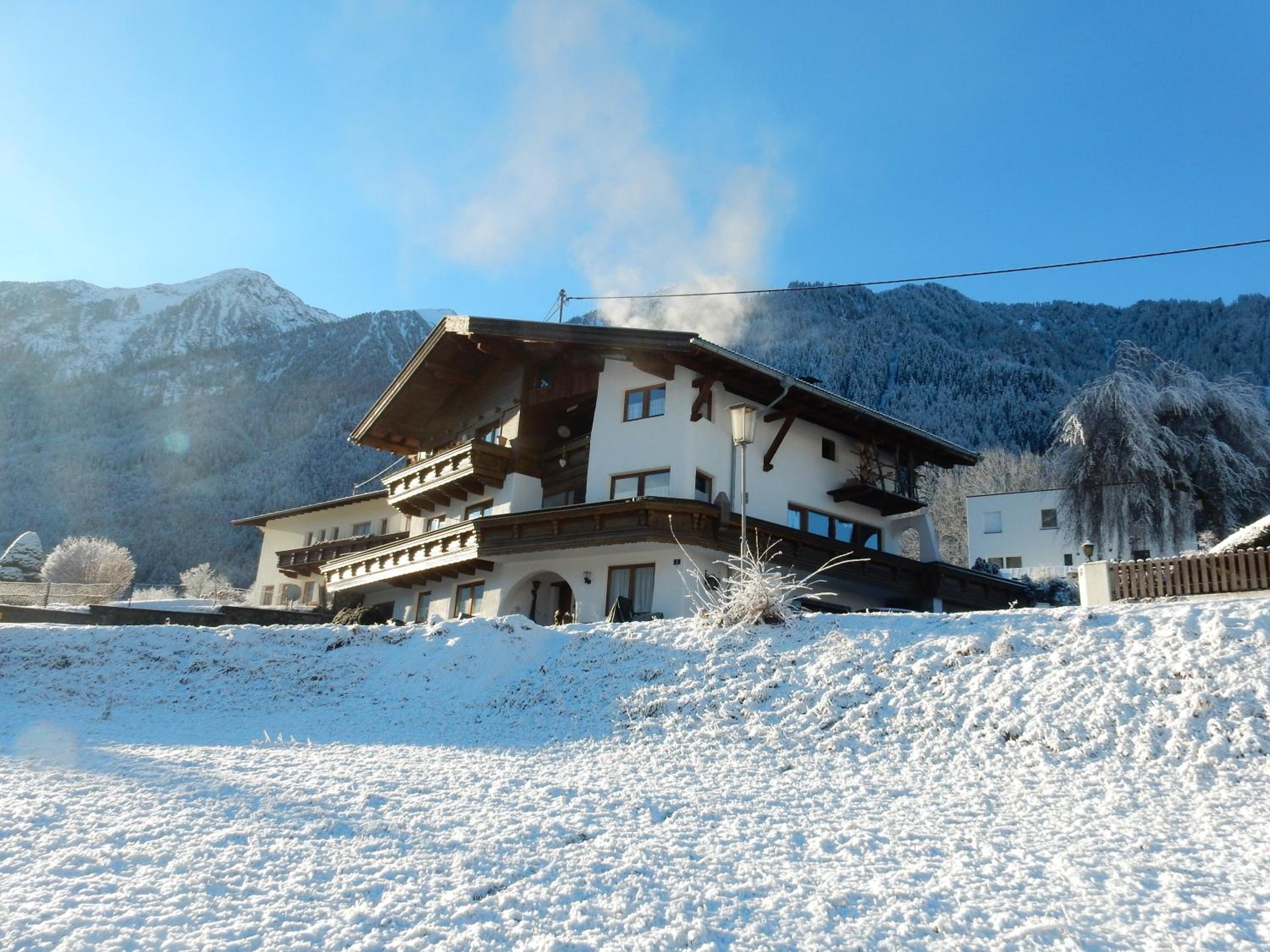 Apartment with Mountain View photo 2