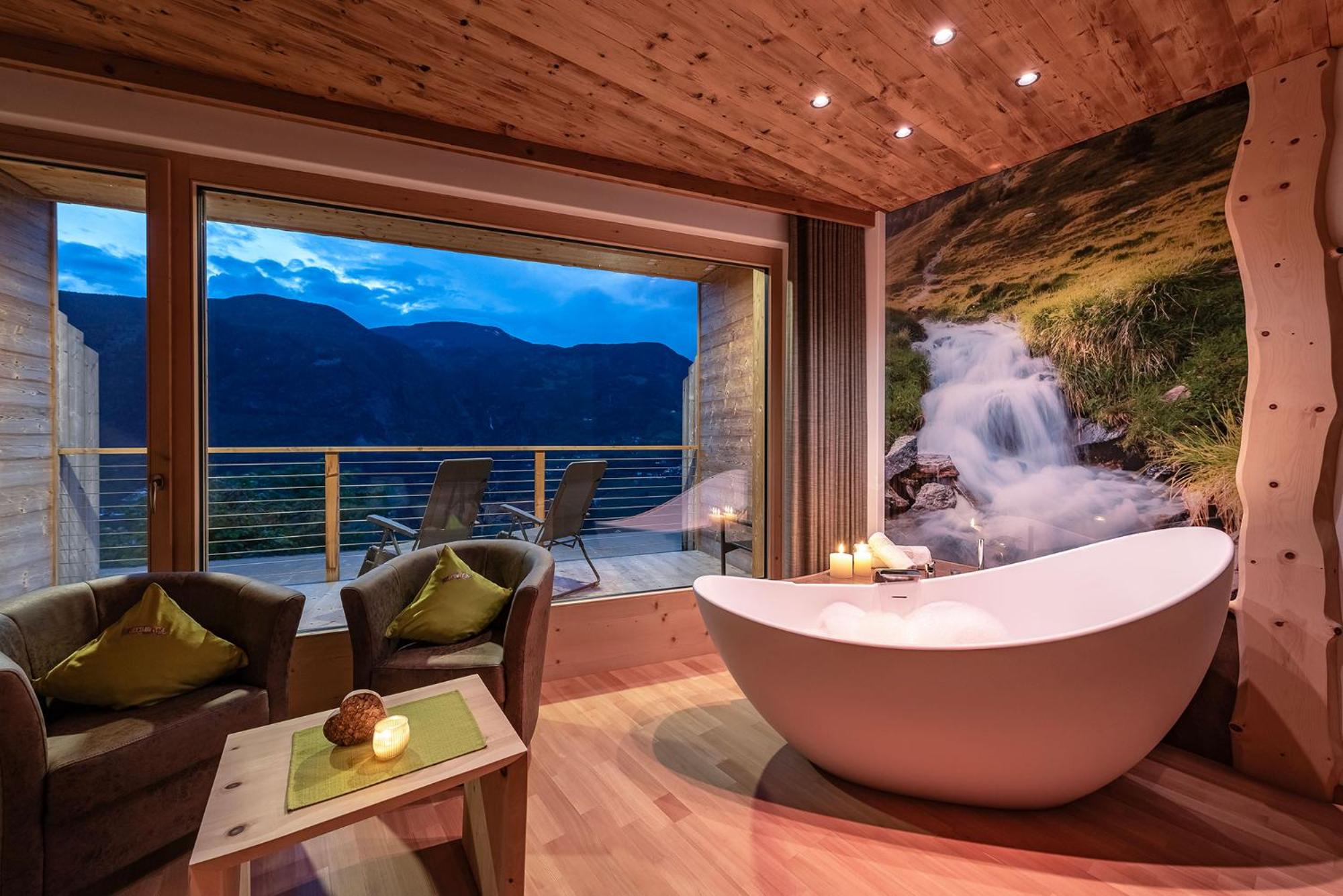 Deluxe Double Room with Bath photo 2