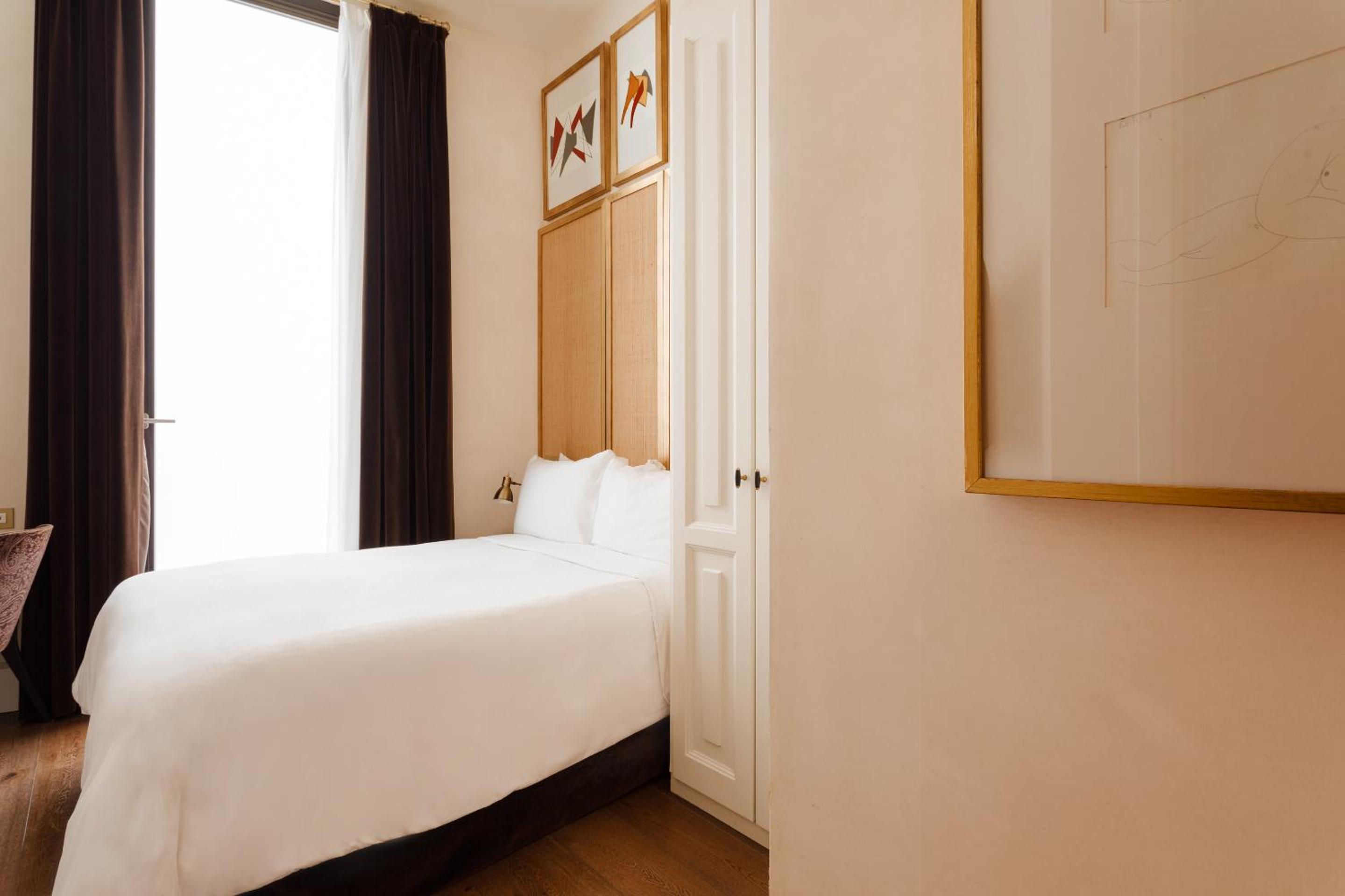 Queen Room photo 3
