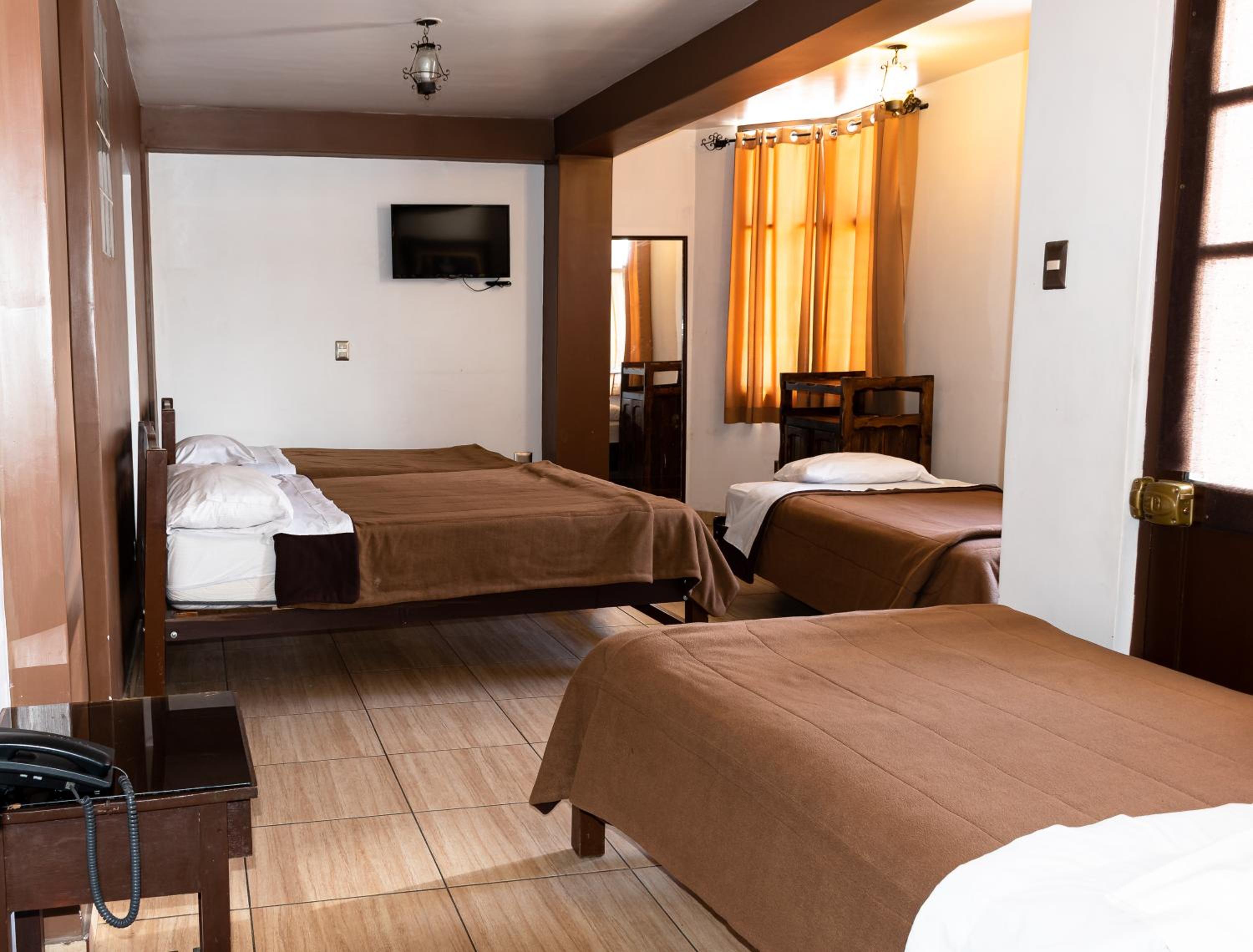 Quadruple Room with Private Bathroom photo 1