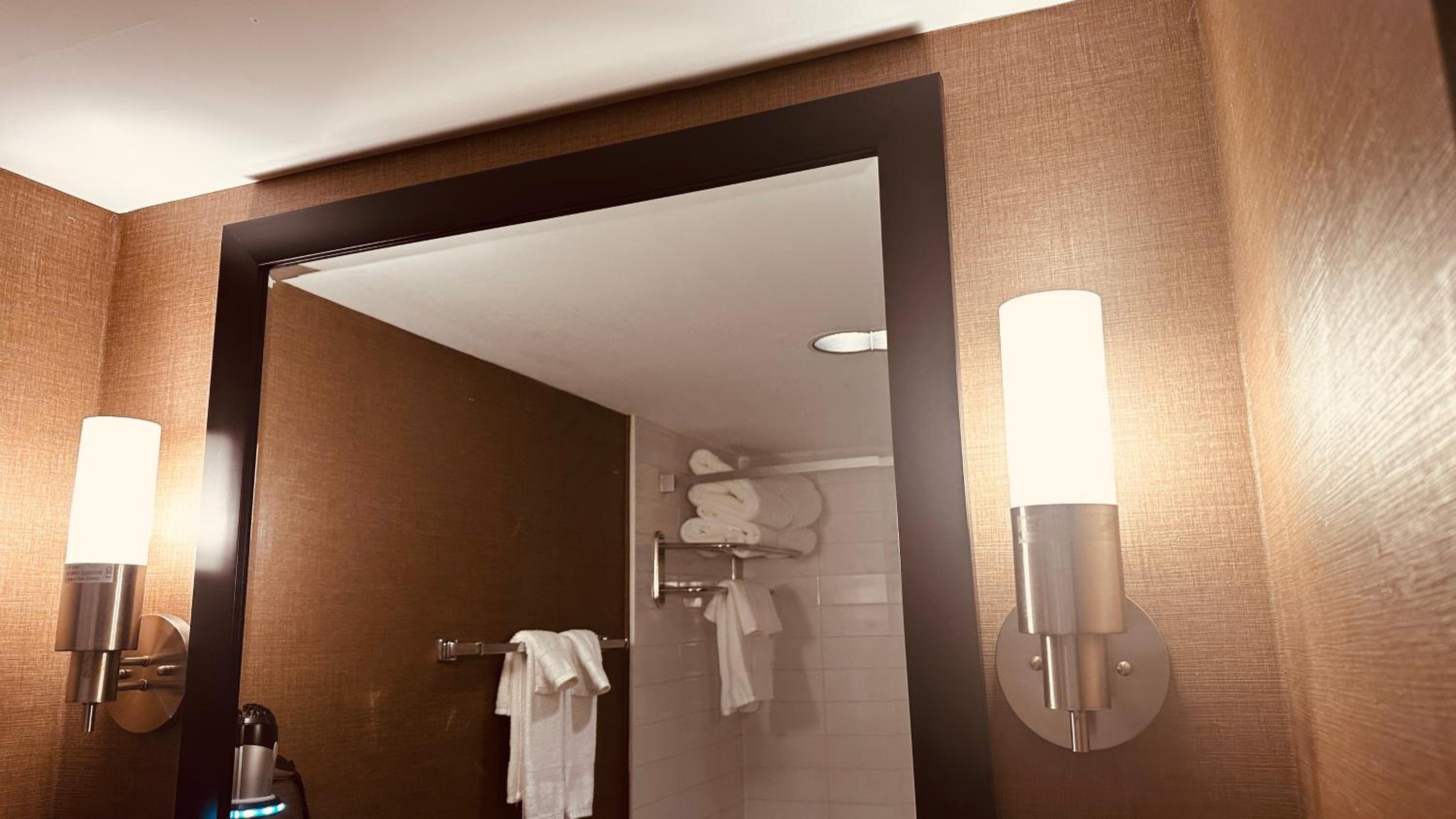 King Room thumbnail 6