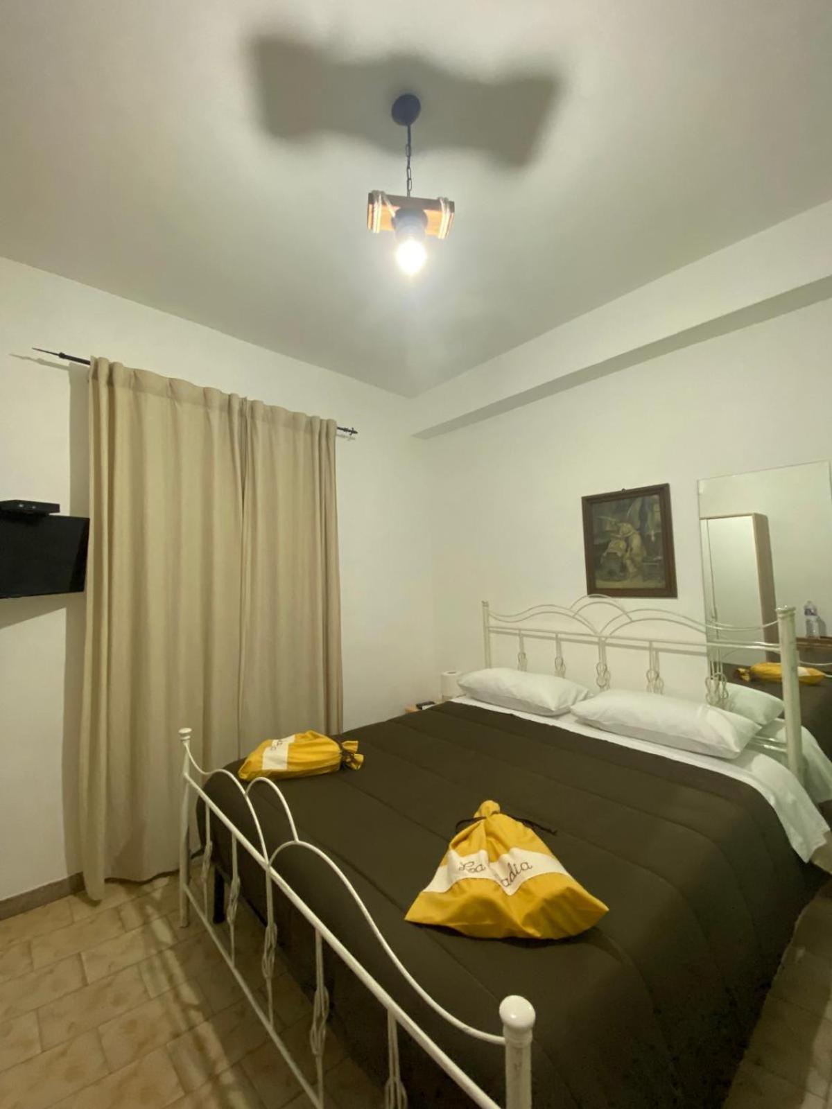 Double Room with Private External Bathroom - Photo 7