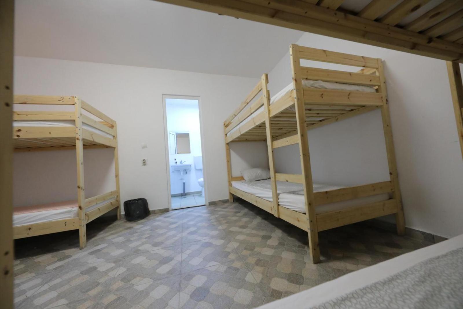 Quadruple Room with Private Bathroom photo 1