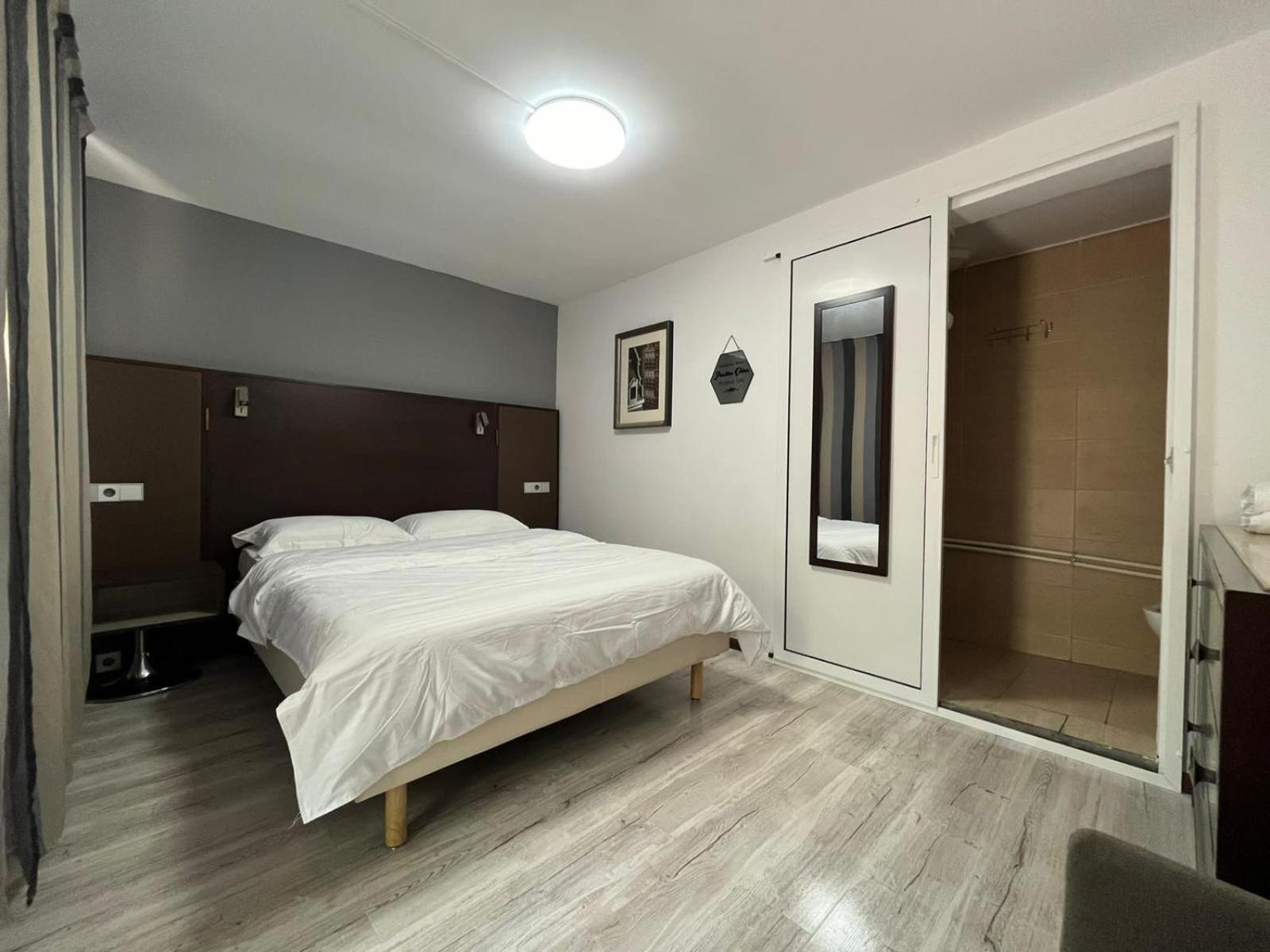 Double Room with Private Bathroom photo 1