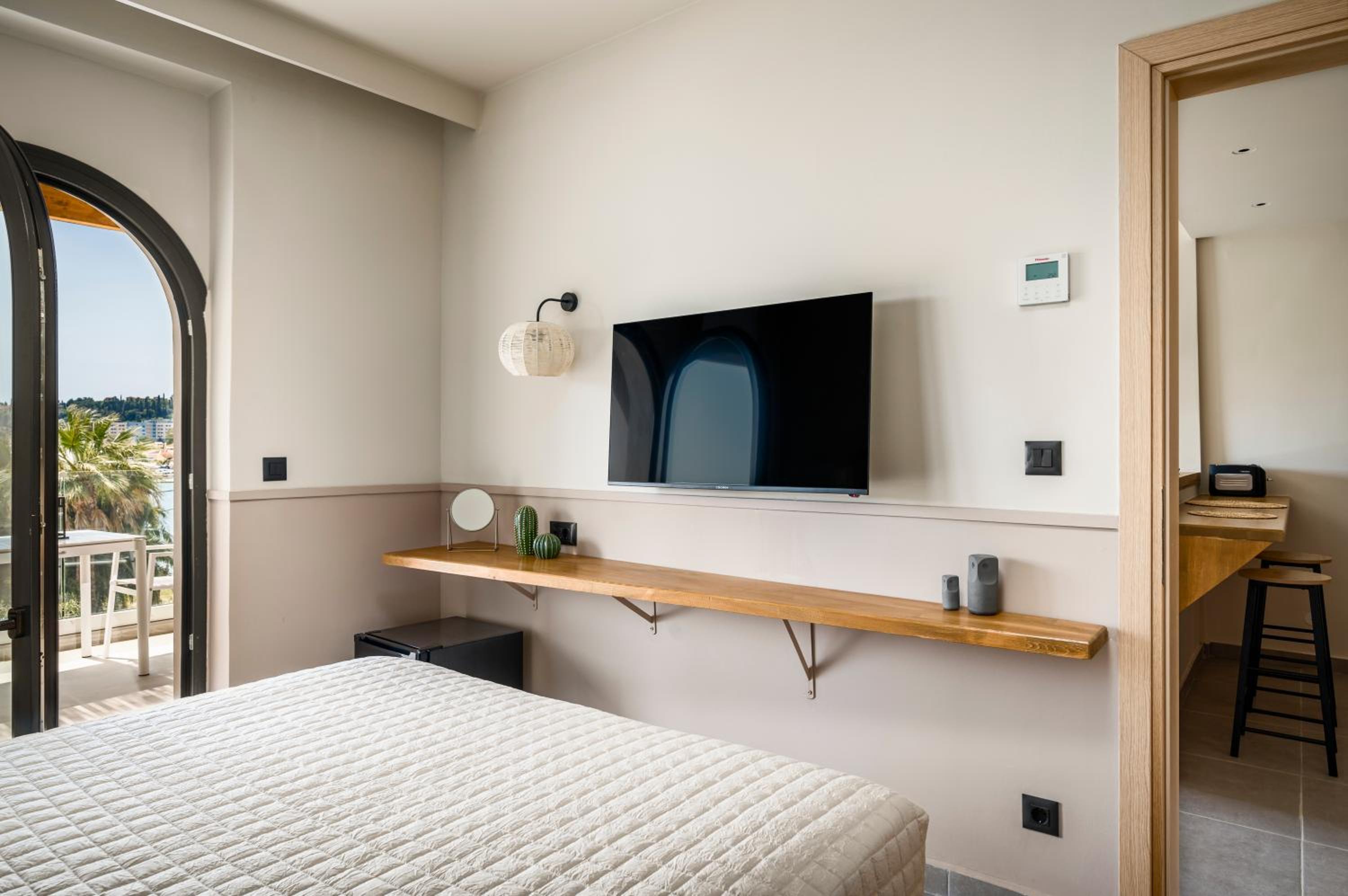 Standard Suite with Sea View photo 3