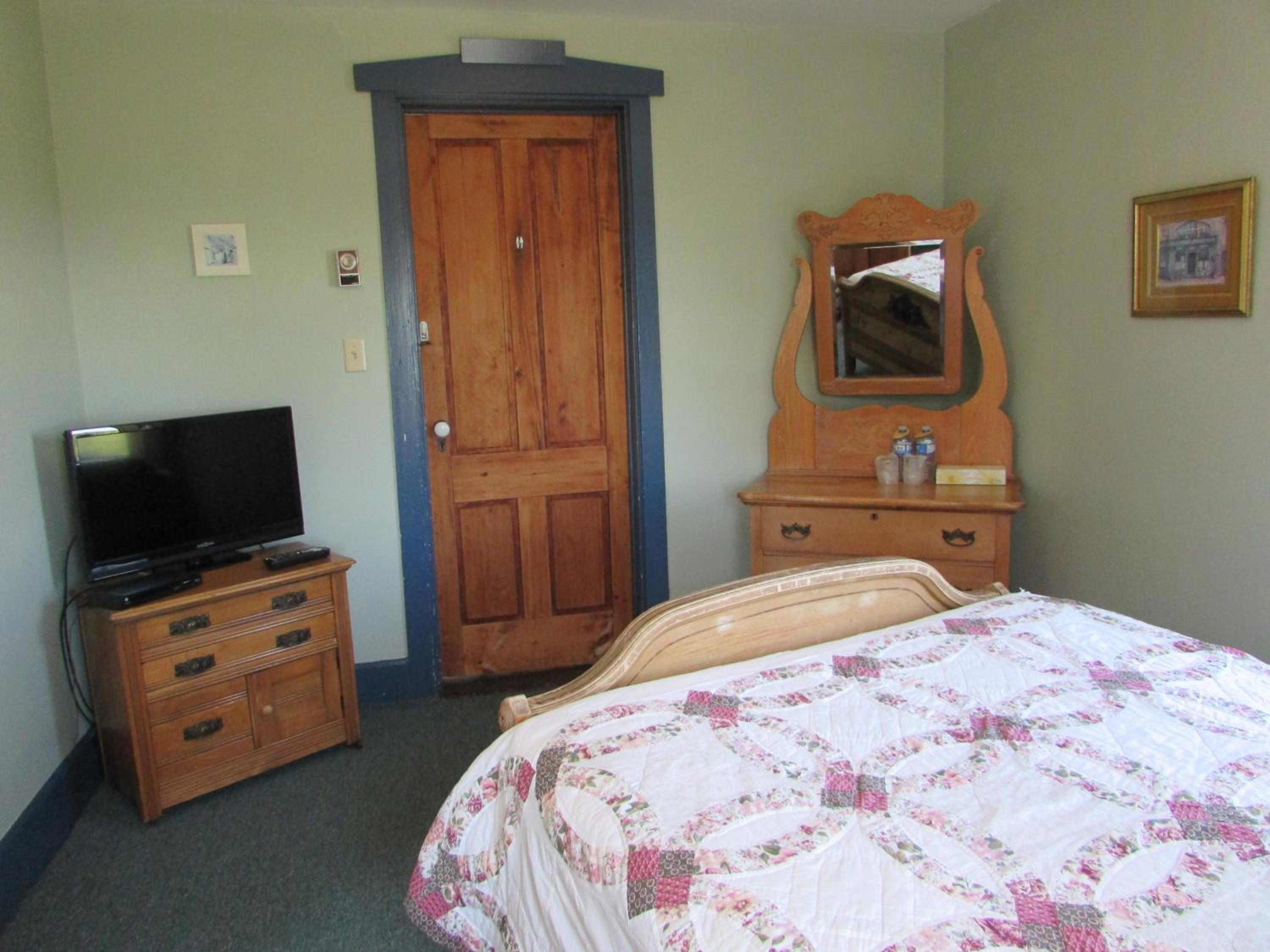 Budget Double Room photo 1