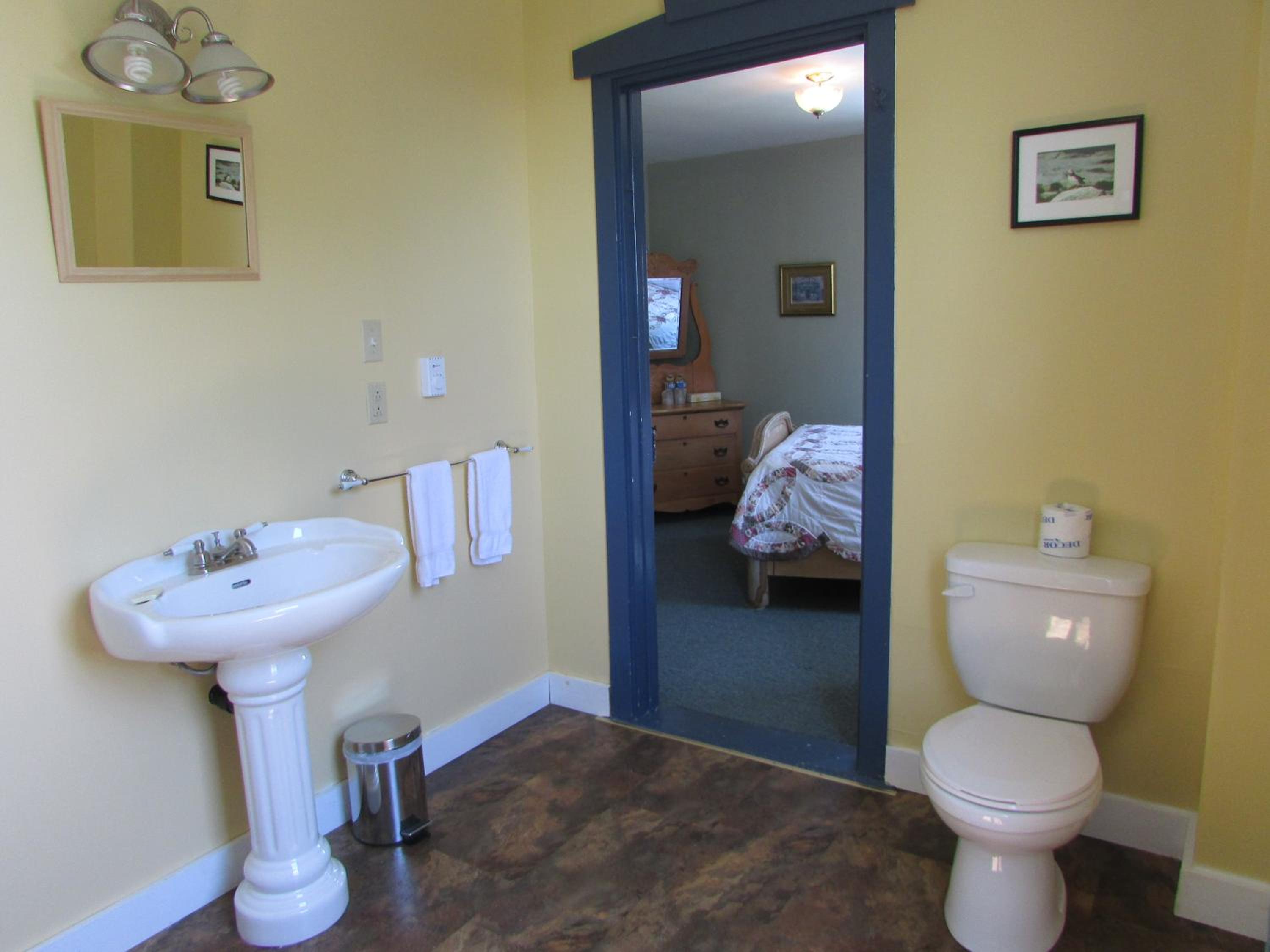 Budget Double Room photo 3